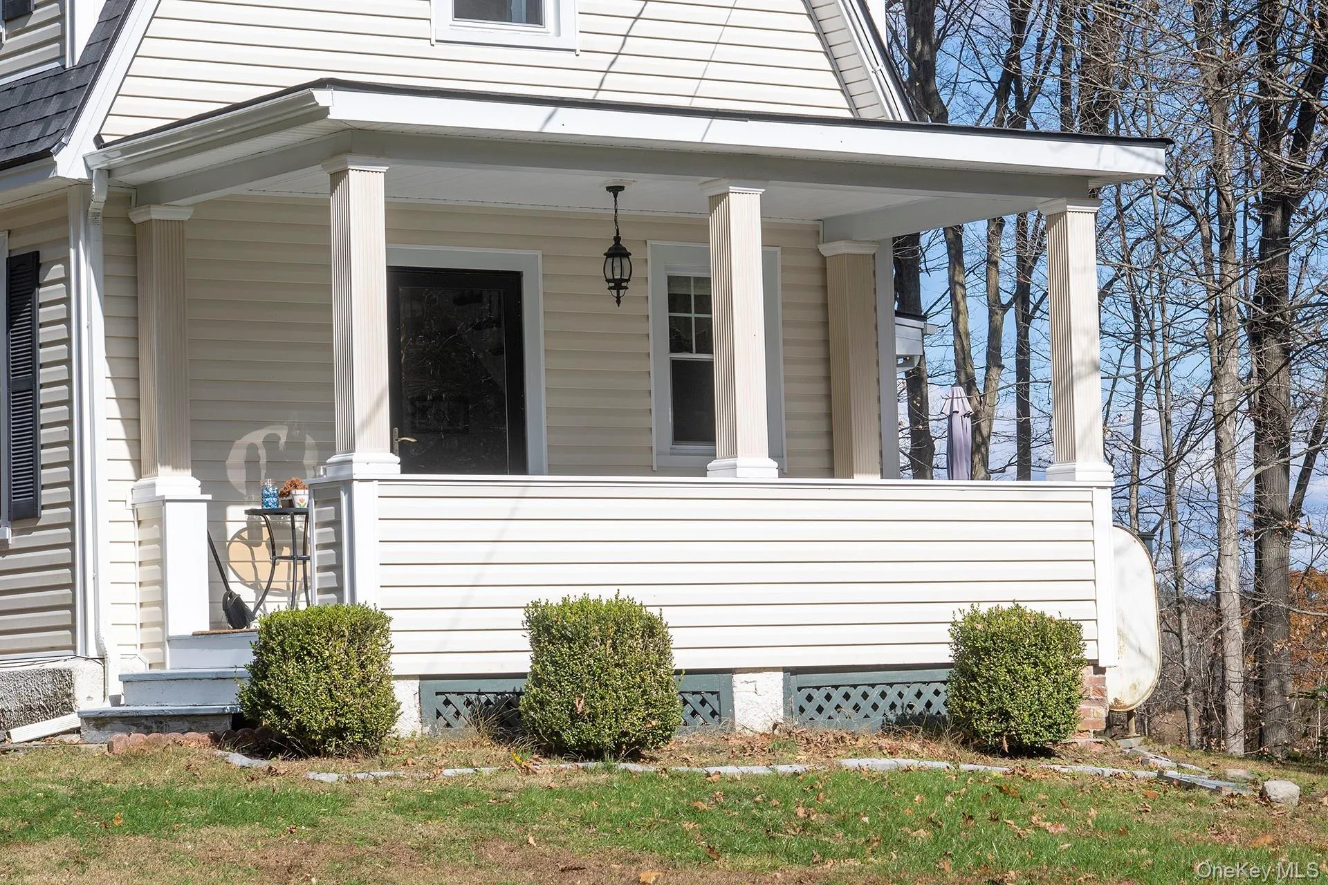 Side porch Side porch