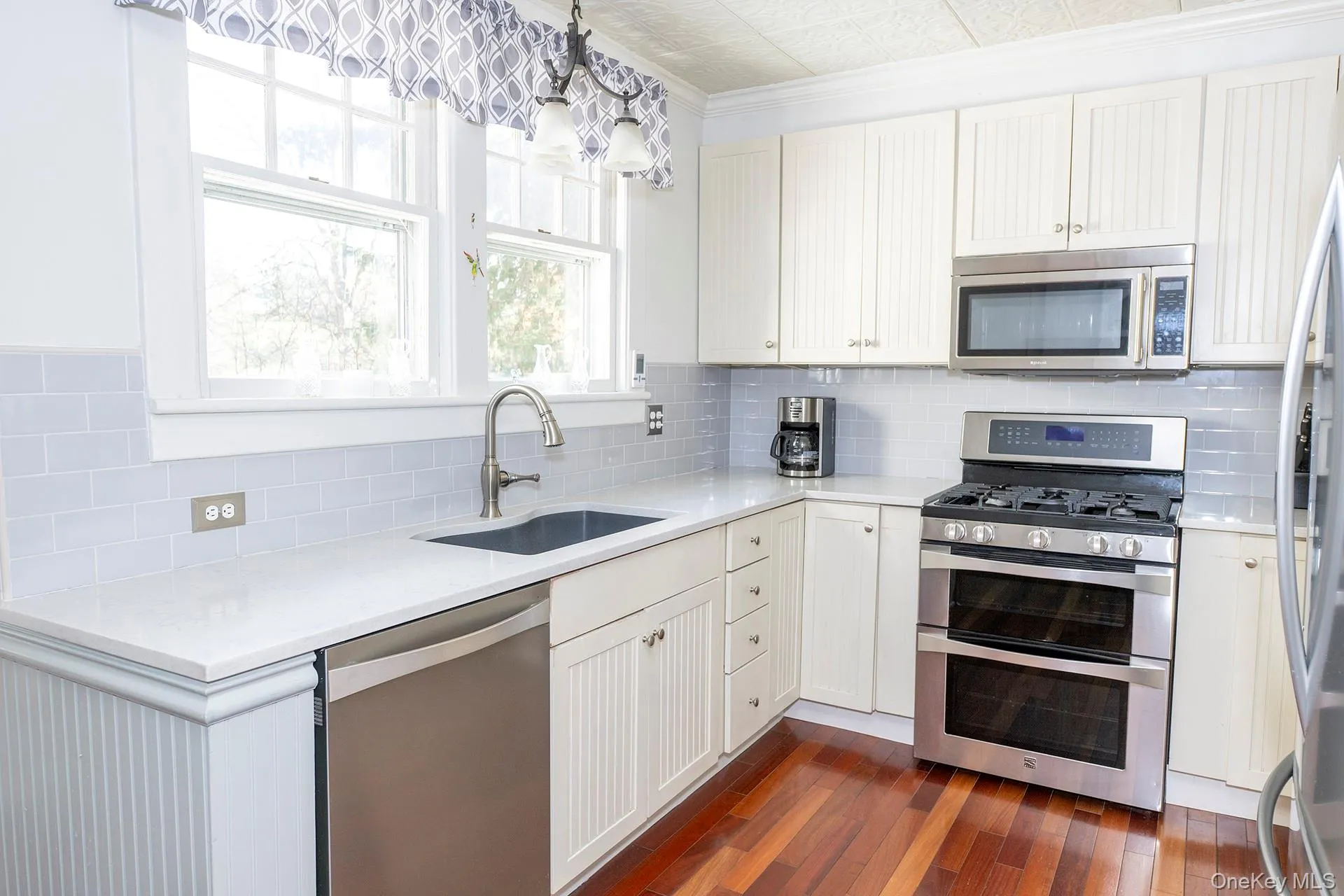 Bright and sunny kitchen Bright and sunny kitchen