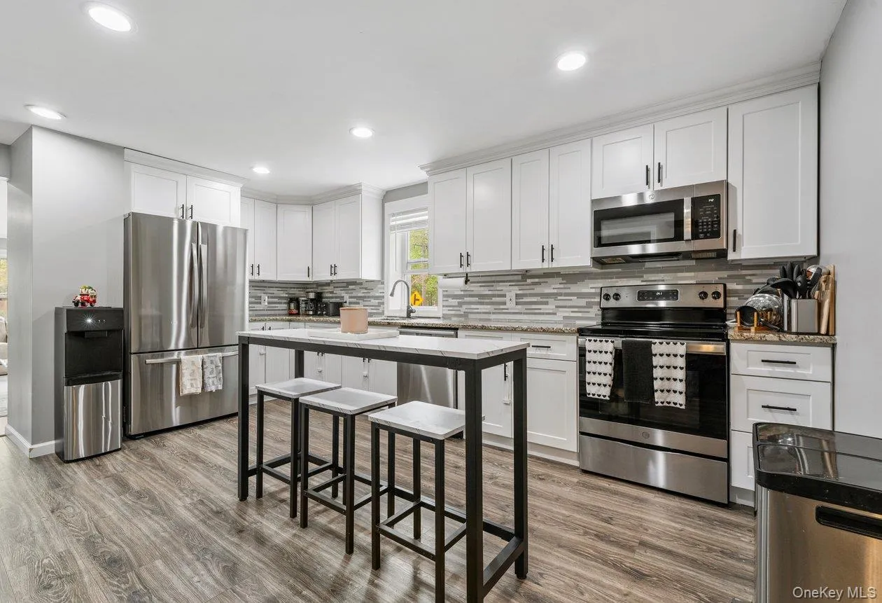 466 Long Island Avenue, Brookhaven, NY, 4 Bedrooms Bedrooms, 8 Rooms Rooms,2 BathroomsBathrooms,Residential,For Rent,Long Island,0,995855 466 Long Island Avenue, Brookhaven, NY, 4 Bedrooms Bedrooms, 8 Rooms Rooms,2 BathroomsBathrooms,Residential,For Rent,Long Island,0,995855