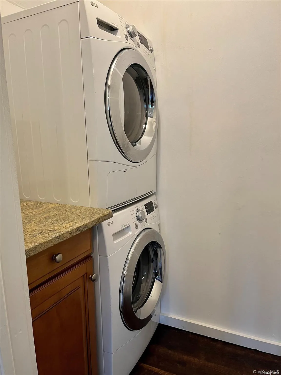 41 Woody Lane, Huntington, NY, 1 Bedroom Bedrooms, 3 Rooms Rooms,1 BathroomBathrooms,Residential Lease,For Rent,Woody,0,995864 41 Woody Lane, Huntington, NY, 1 Bedroom Bedrooms, 3 Rooms Rooms,1 BathroomBathrooms,Residential Lease,For Rent,Woody,0,995864