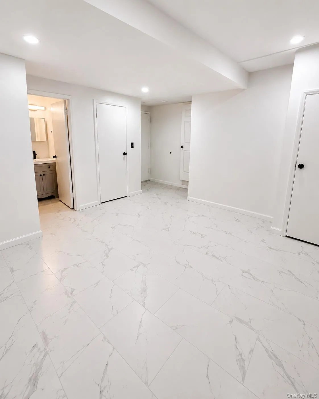 3240 Netherland Avenue, New York, NY, 1 Bedroom Bedrooms, 5 Rooms Rooms,2 BathroomsBathrooms,Residential Lease,For Rent,Netherland,0,995869 3240 Netherland Avenue, New York, NY, 1 Bedroom Bedrooms, 5 Rooms Rooms,2 BathroomsBathrooms,Residential Lease,For Rent,Netherland,0,995869