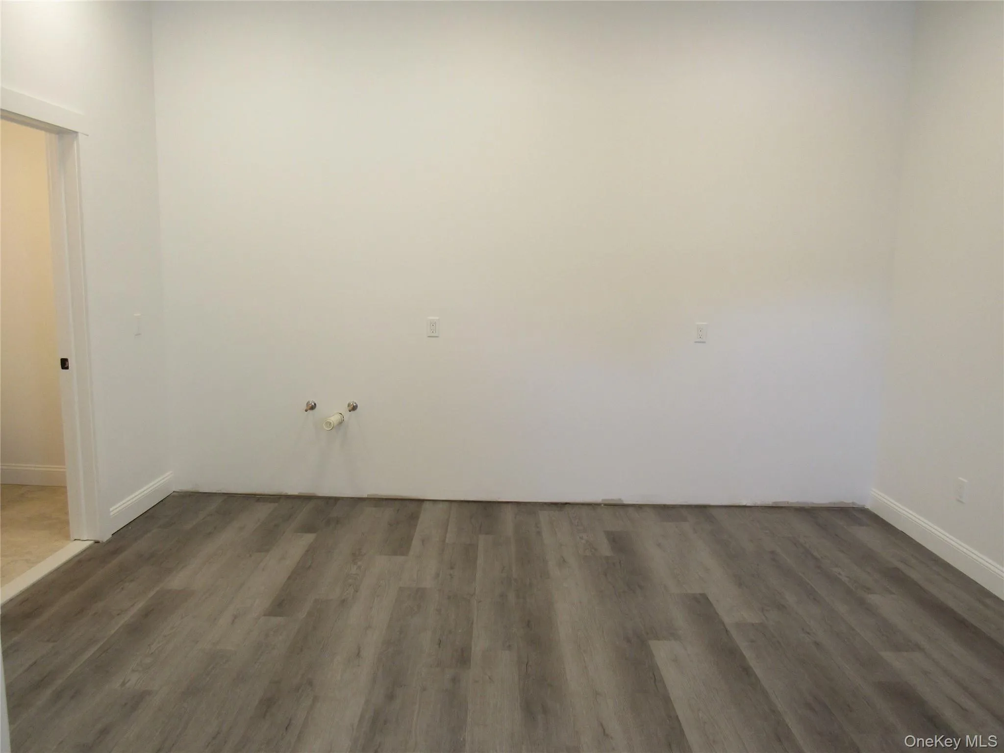 The kitchen will be installed on the back wall, and there will be an area designated for employee breaks and lunch. The kitchen will be installed on the back wall, and there will be an area designated for employee breaks and lunch.