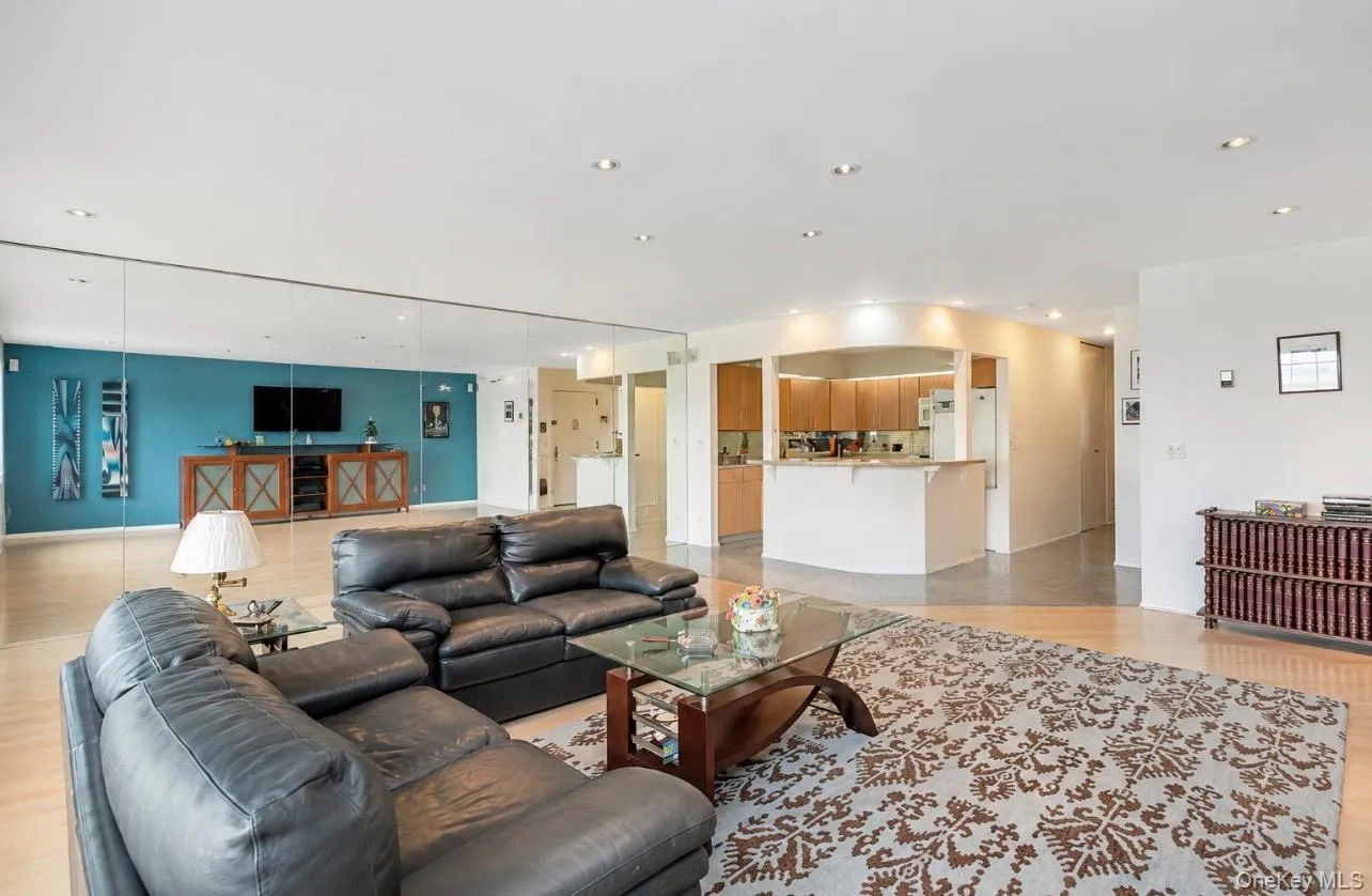 20725 Darren Drive, New York, NY, 2 Bedrooms Bedrooms, 6 Rooms Rooms,2 BathroomsBathrooms,Residential,For Rent,Darren,0,995887 20725 Darren Drive, New York, NY, 2 Bedrooms Bedrooms, 6 Rooms Rooms,2 BathroomsBathrooms,Residential,For Rent,Darren,0,995887