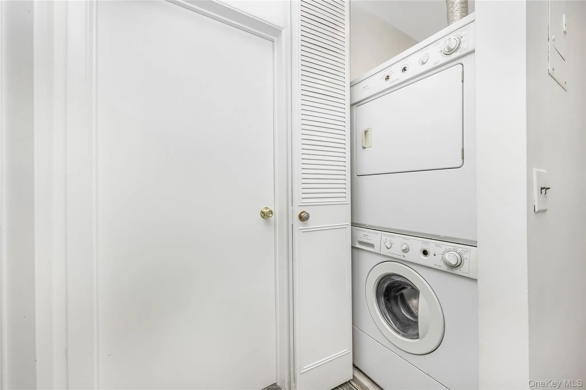 20725 Darren Drive, New York, NY, 2 Bedrooms Bedrooms, 6 Rooms Rooms,2 BathroomsBathrooms,Residential,For Rent,Darren,0,995887 20725 Darren Drive, New York, NY, 2 Bedrooms Bedrooms, 6 Rooms Rooms,2 BathroomsBathrooms,Residential,For Rent,Darren,0,995887