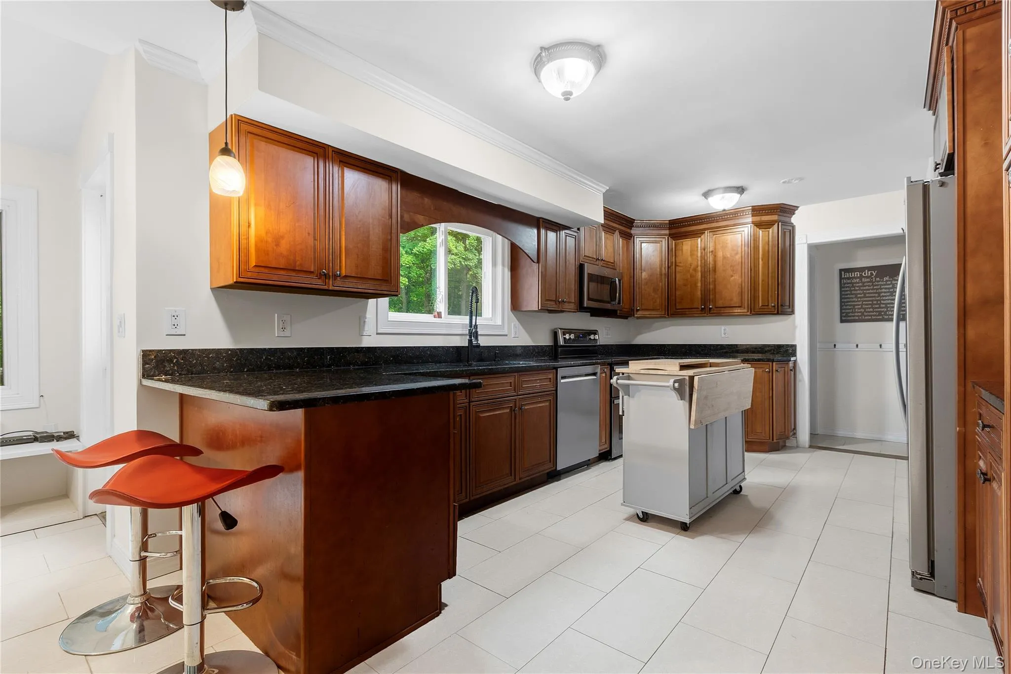 Plenty of cabinets and counter space in kitchen Plenty of cabinets and counter space in kitchen