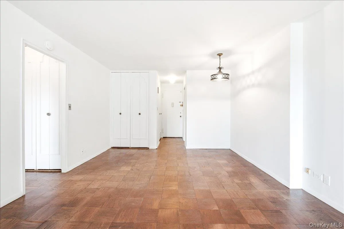 110-11 Queens Boulevard, New York, NY, 1 Bedroom Bedrooms, 4 Rooms Rooms,1 BathroomBathrooms,Residential Sale,For Rent,Queens,0,995927 110-11 Queens Boulevard, New York, NY, 1 Bedroom Bedrooms, 4 Rooms Rooms,1 BathroomBathrooms,Residential Sale,For Rent,Queens,0,995927