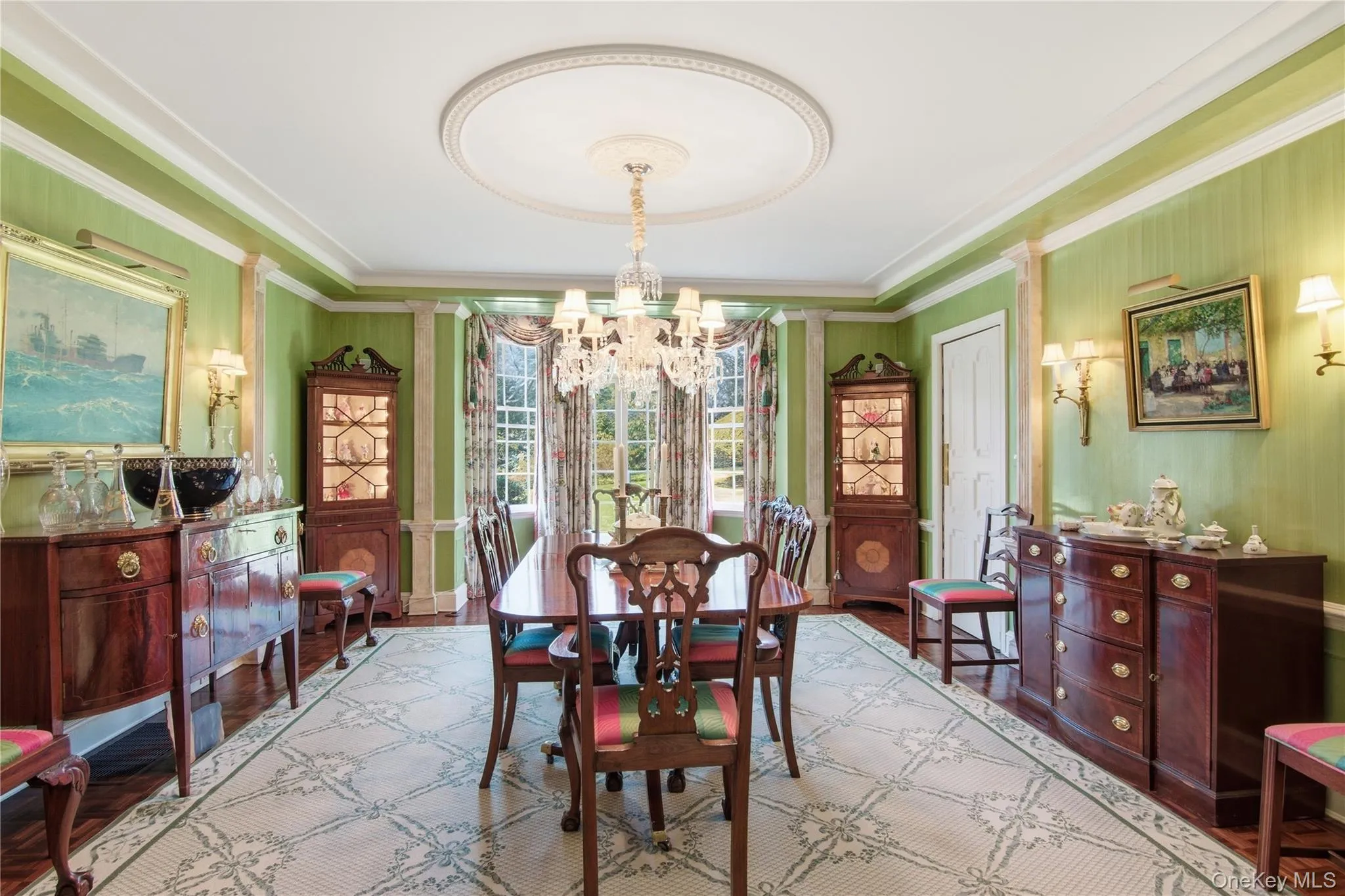 Exquisite Formal Dining Room with French Doors to the Back Yard Exquisite Formal Dining Room with French Doors to the Back Yard