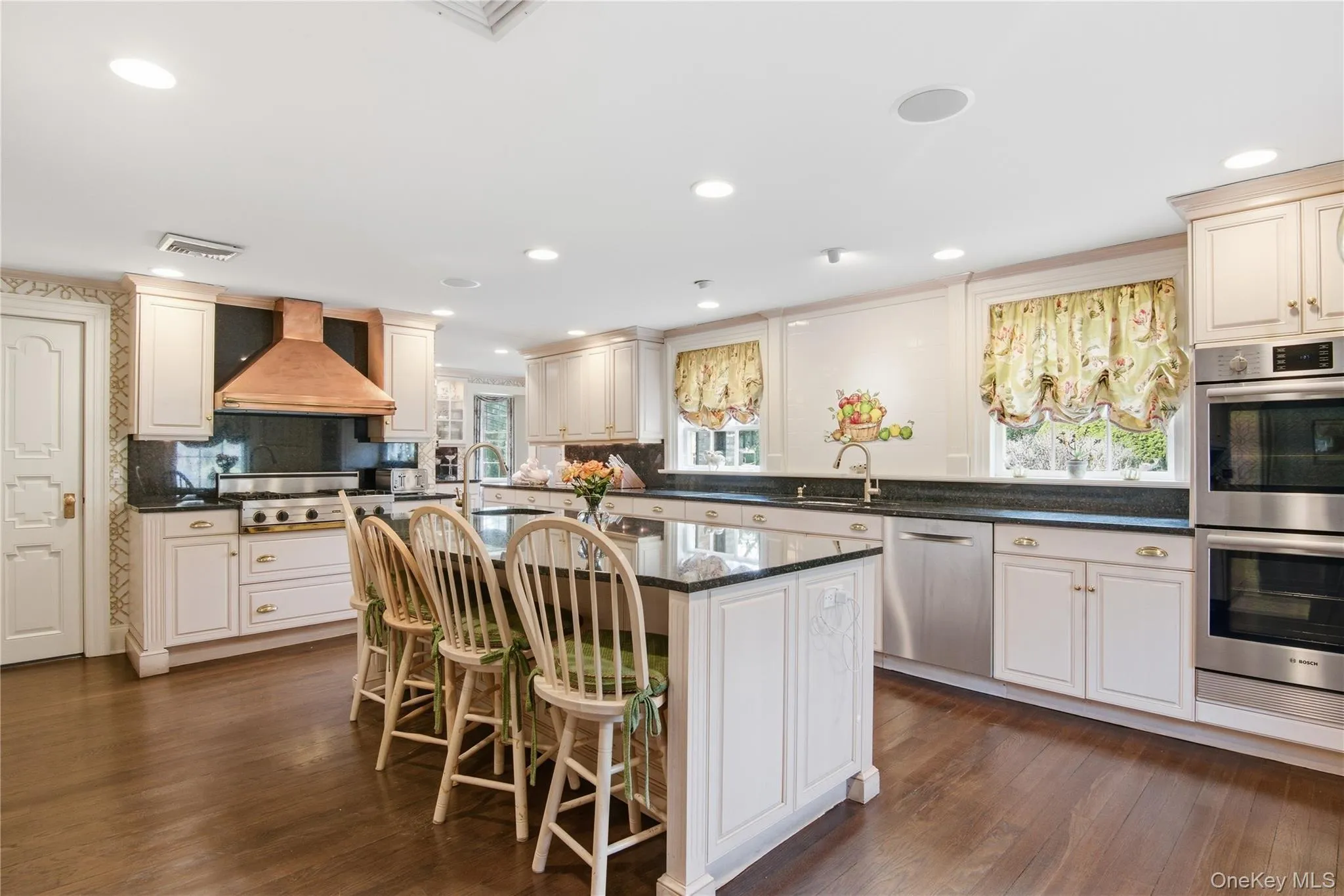 Kitchen with Double Oven Kitchen with Double Oven