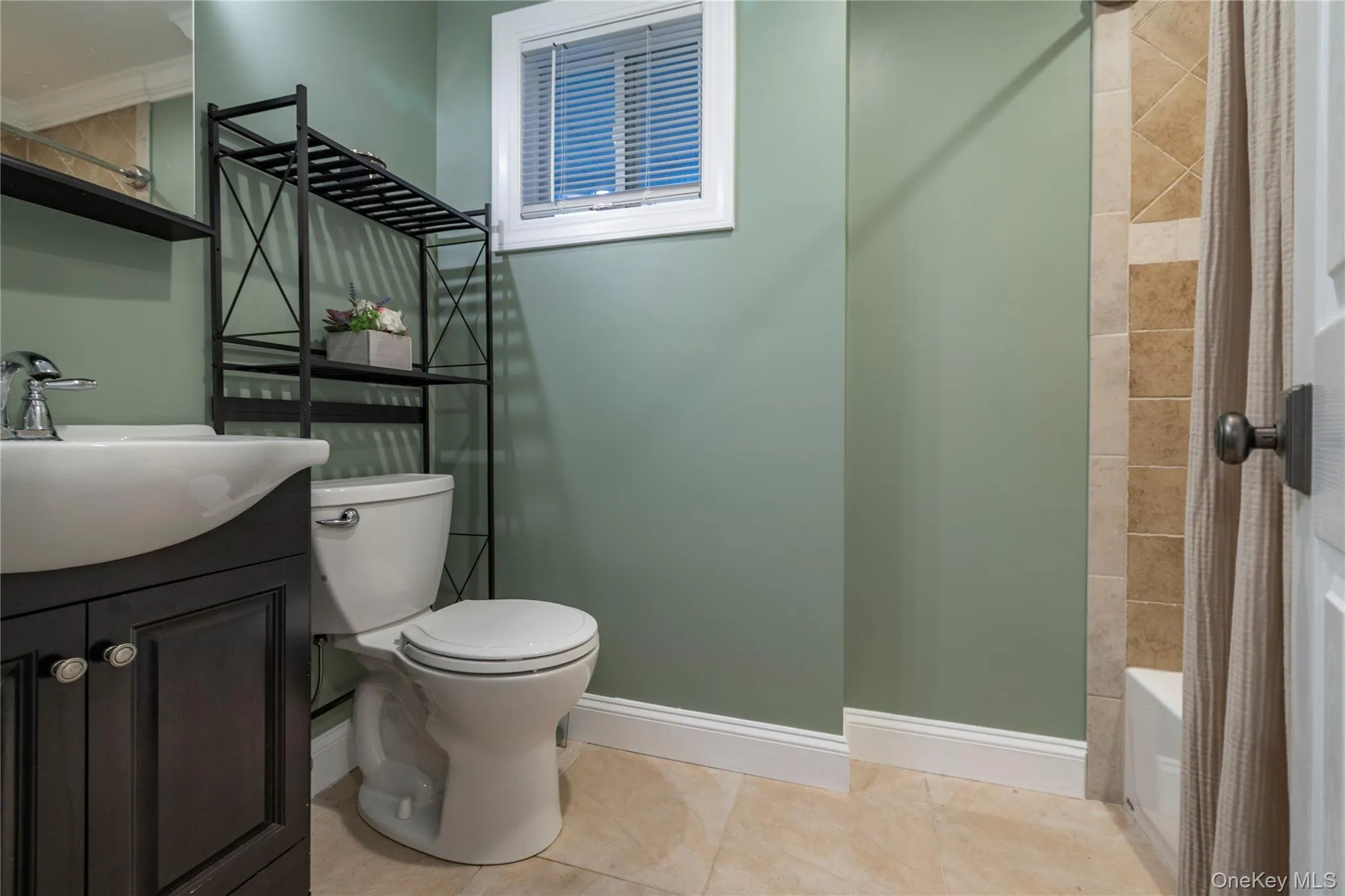 675 Erie Avenue, Babylon, NY, 3 Bedrooms Bedrooms, 7 Rooms Rooms,2 BathroomsBathrooms,Residential,For Rent,Erie,0,995938 675 Erie Avenue, Babylon, NY, 3 Bedrooms Bedrooms, 7 Rooms Rooms,2 BathroomsBathrooms,Residential,For Rent,Erie,0,995938