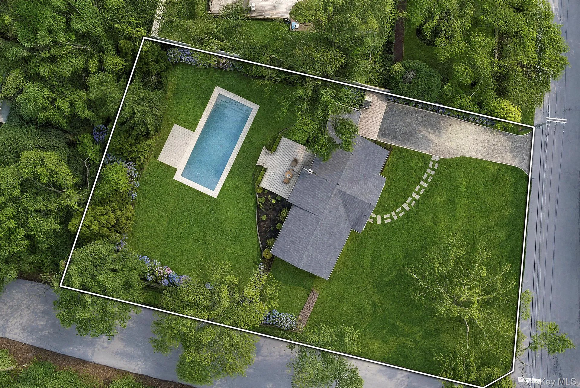 3 Jones Road, Southampton, New York 11946