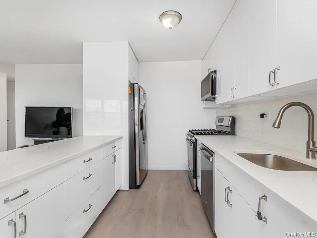 555 Kappock Street, New York, NY, 1 Bedroom Bedrooms, 3 Rooms Rooms,1 BathroomBathrooms,Residential Lease,For Rent,Kappock,0,995981 555 Kappock Street, New York, NY, 1 Bedroom Bedrooms, 3 Rooms Rooms,1 BathroomBathrooms,Residential Lease,For Rent,Kappock,0,995981