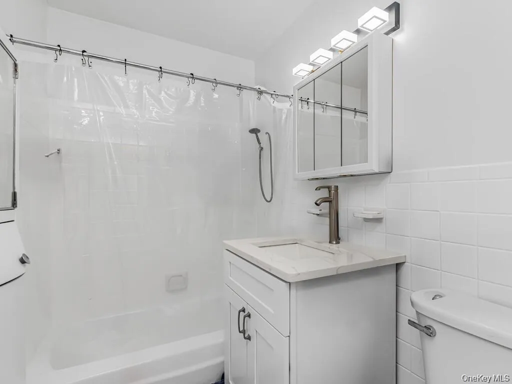 555 Kappock Street, New York, NY, 1 Bedroom Bedrooms, 3 Rooms Rooms,1 BathroomBathrooms,Residential Lease,For Rent,Kappock,0,995981 555 Kappock Street, New York, NY, 1 Bedroom Bedrooms, 3 Rooms Rooms,1 BathroomBathrooms,Residential Lease,For Rent,Kappock,0,995981