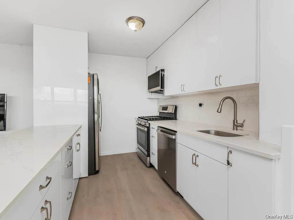 555 Kappock Street, New York, NY, 1 Bedroom Bedrooms, 3 Rooms Rooms,1 BathroomBathrooms,Residential Lease,For Rent,Kappock,0,995981 555 Kappock Street, New York, NY, 1 Bedroom Bedrooms, 3 Rooms Rooms,1 BathroomBathrooms,Residential Lease,For Rent,Kappock,0,995981
