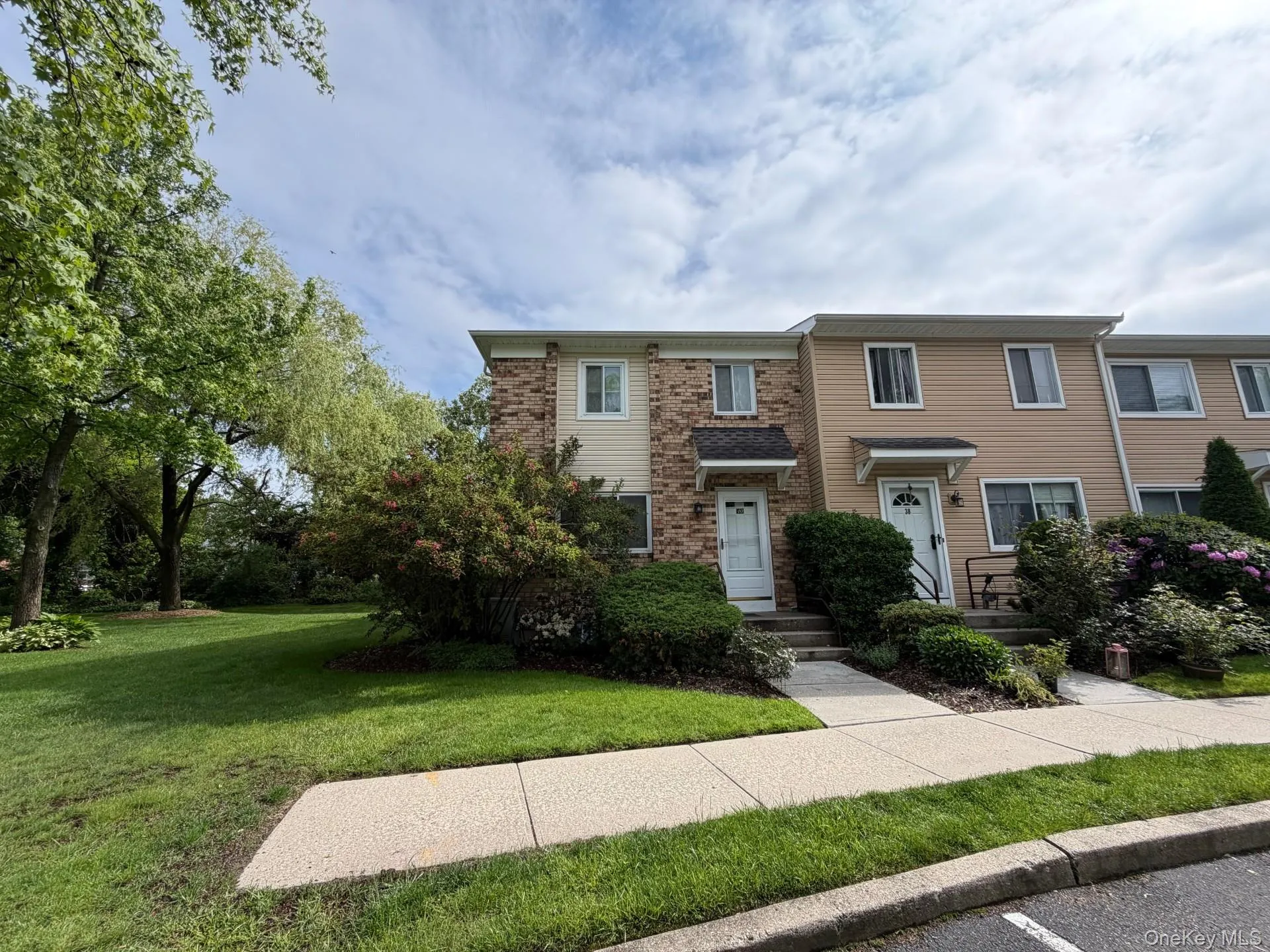 40 Town House Drive, Oyster Bay, NY, 3 Bedrooms Bedrooms, 6 Rooms Rooms,1 BathroomBathrooms,Residential,For Rent,Town House,0,995998 40 Town House Drive, Oyster Bay, NY, 3 Bedrooms Bedrooms, 6 Rooms Rooms,1 BathroomBathrooms,Residential,For Rent,Town House,0,995998