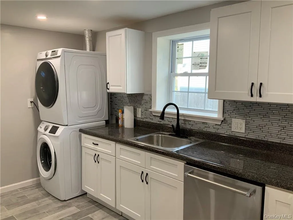 754 Broadway, Newburgh (city), NY, 4 Bedrooms Bedrooms, 6 Rooms Rooms,2 BathroomsBathrooms,Residential Lease,For Rent,Broadway,0,996000 754 Broadway, Newburgh (city), NY, 4 Bedrooms Bedrooms, 6 Rooms Rooms,2 BathroomsBathrooms,Residential Lease,For Rent,Broadway,0,996000