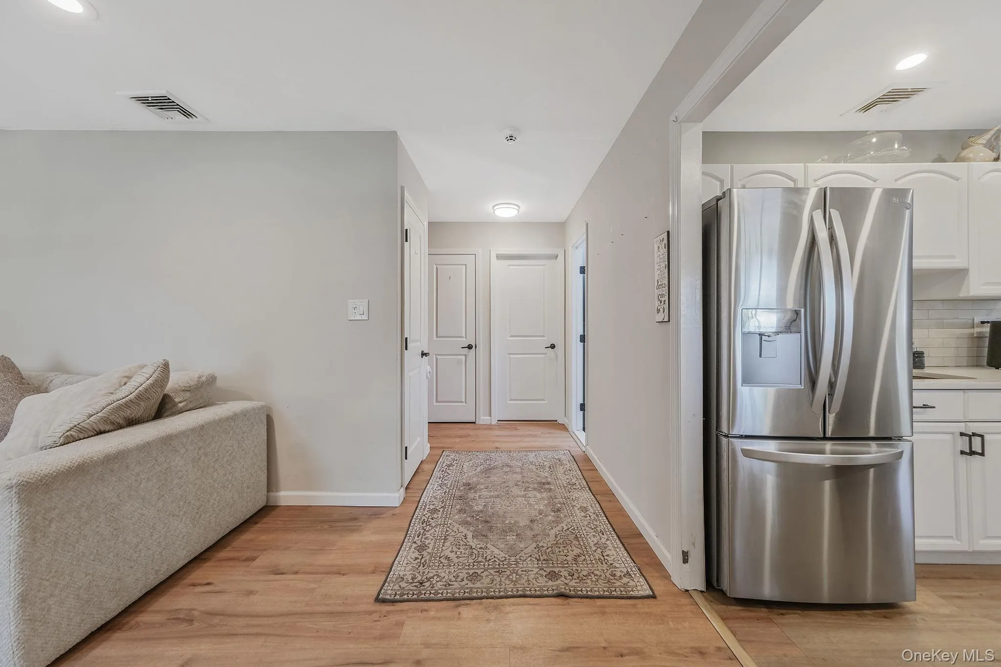5 Oakwood Avenue, Brookhaven, NY, 3 Bedrooms Bedrooms, 7 Rooms Rooms,1 BathroomBathrooms,Residential,For Rent,Oakwood,0,996020 5 Oakwood Avenue, Brookhaven, NY, 3 Bedrooms Bedrooms, 7 Rooms Rooms,1 BathroomBathrooms,Residential,For Rent,Oakwood,0,996020