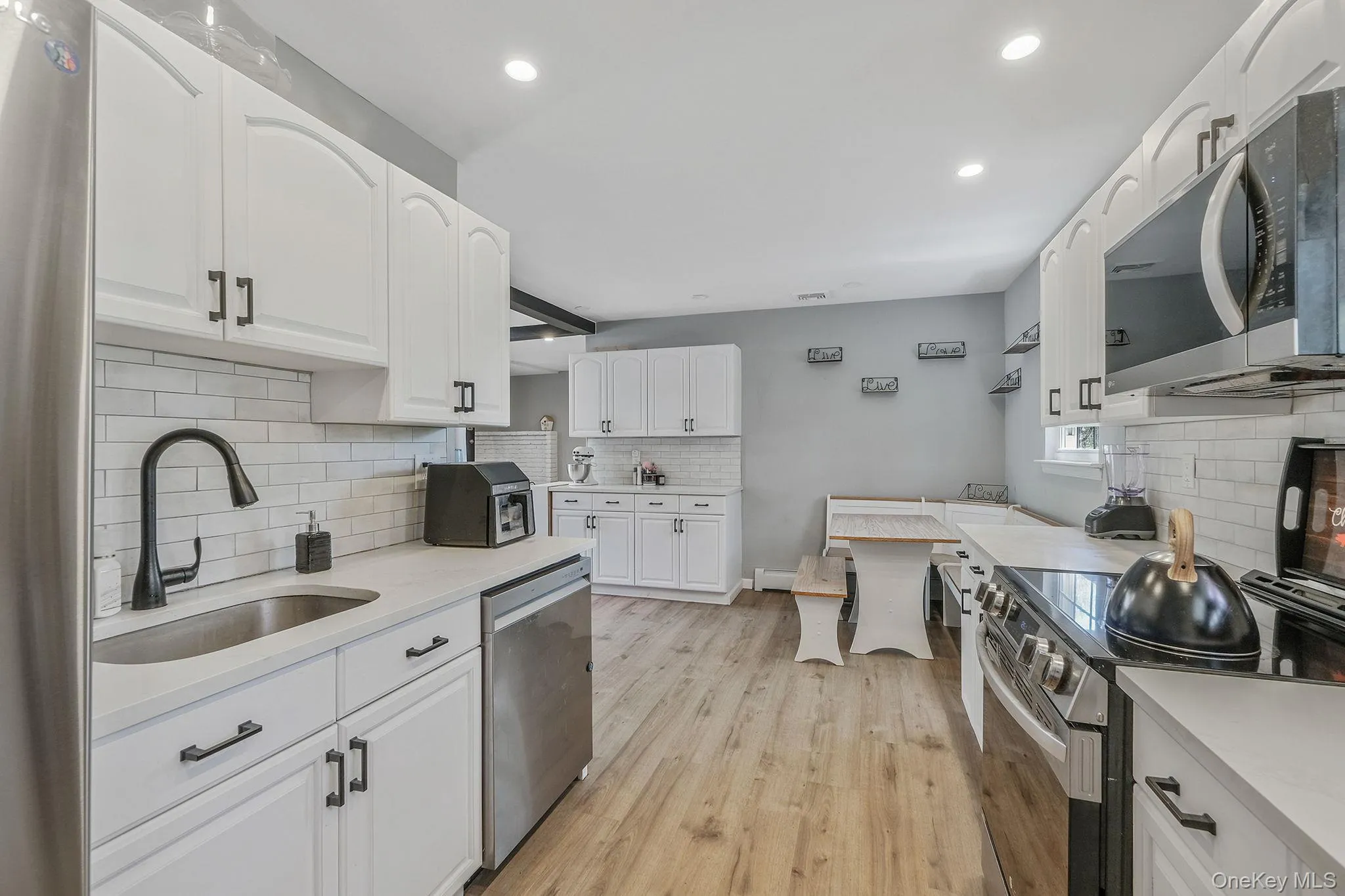 5 Oakwood Avenue, Brookhaven, NY, 3 Bedrooms Bedrooms, 7 Rooms Rooms,1 BathroomBathrooms,Residential,For Rent,Oakwood,0,996020 5 Oakwood Avenue, Brookhaven, NY, 3 Bedrooms Bedrooms, 7 Rooms Rooms,1 BathroomBathrooms,Residential,For Rent,Oakwood,0,996020