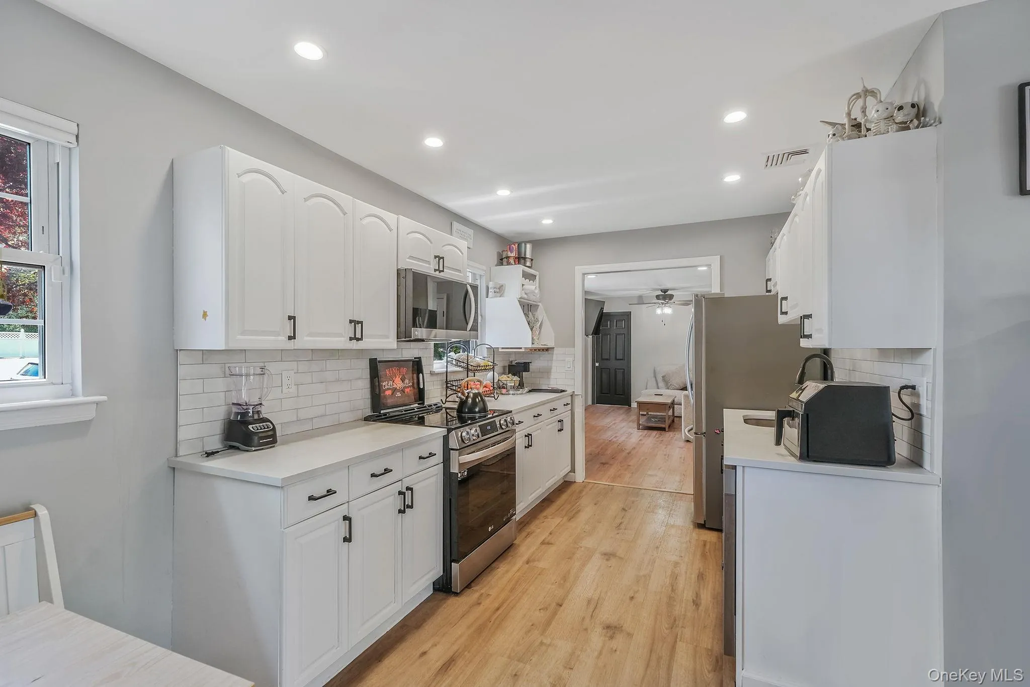 5 Oakwood Avenue, Brookhaven, NY, 3 Bedrooms Bedrooms, 7 Rooms Rooms,1 BathroomBathrooms,Residential,For Rent,Oakwood,0,996020 5 Oakwood Avenue, Brookhaven, NY, 3 Bedrooms Bedrooms, 7 Rooms Rooms,1 BathroomBathrooms,Residential,For Rent,Oakwood,0,996020