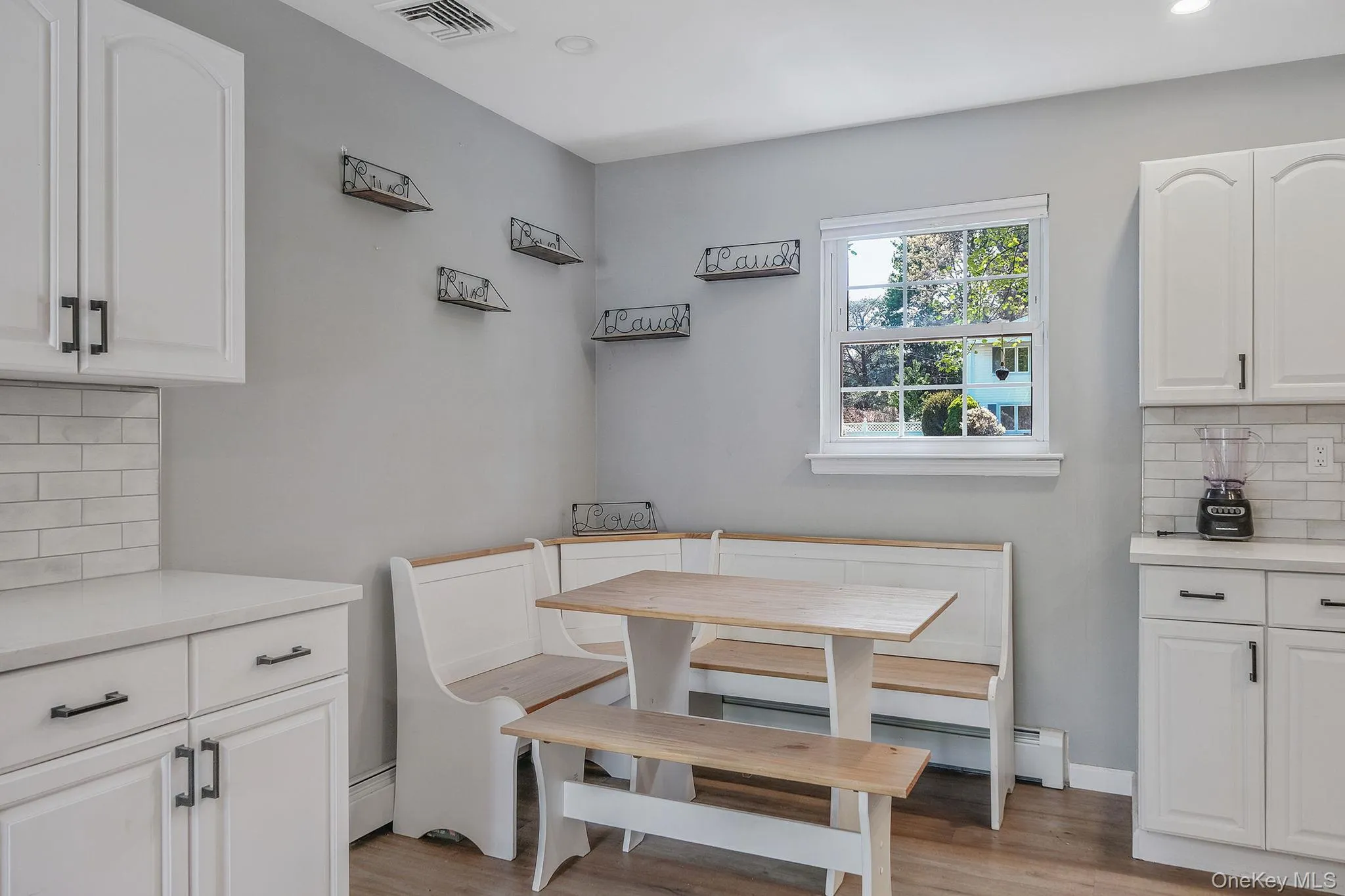 5 Oakwood Avenue, Brookhaven, NY, 3 Bedrooms Bedrooms, 7 Rooms Rooms,1 BathroomBathrooms,Residential,For Rent,Oakwood,0,996020 5 Oakwood Avenue, Brookhaven, NY, 3 Bedrooms Bedrooms, 7 Rooms Rooms,1 BathroomBathrooms,Residential,For Rent,Oakwood,0,996020