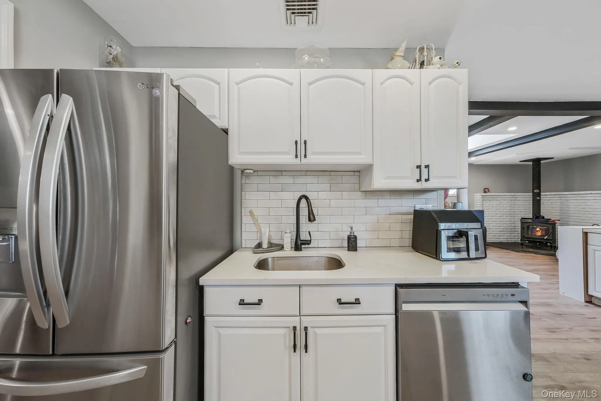 5 Oakwood Avenue, Brookhaven, NY, 3 Bedrooms Bedrooms, 7 Rooms Rooms,1 BathroomBathrooms,Residential,For Rent,Oakwood,0,996020 5 Oakwood Avenue, Brookhaven, NY, 3 Bedrooms Bedrooms, 7 Rooms Rooms,1 BathroomBathrooms,Residential,For Rent,Oakwood,0,996020
