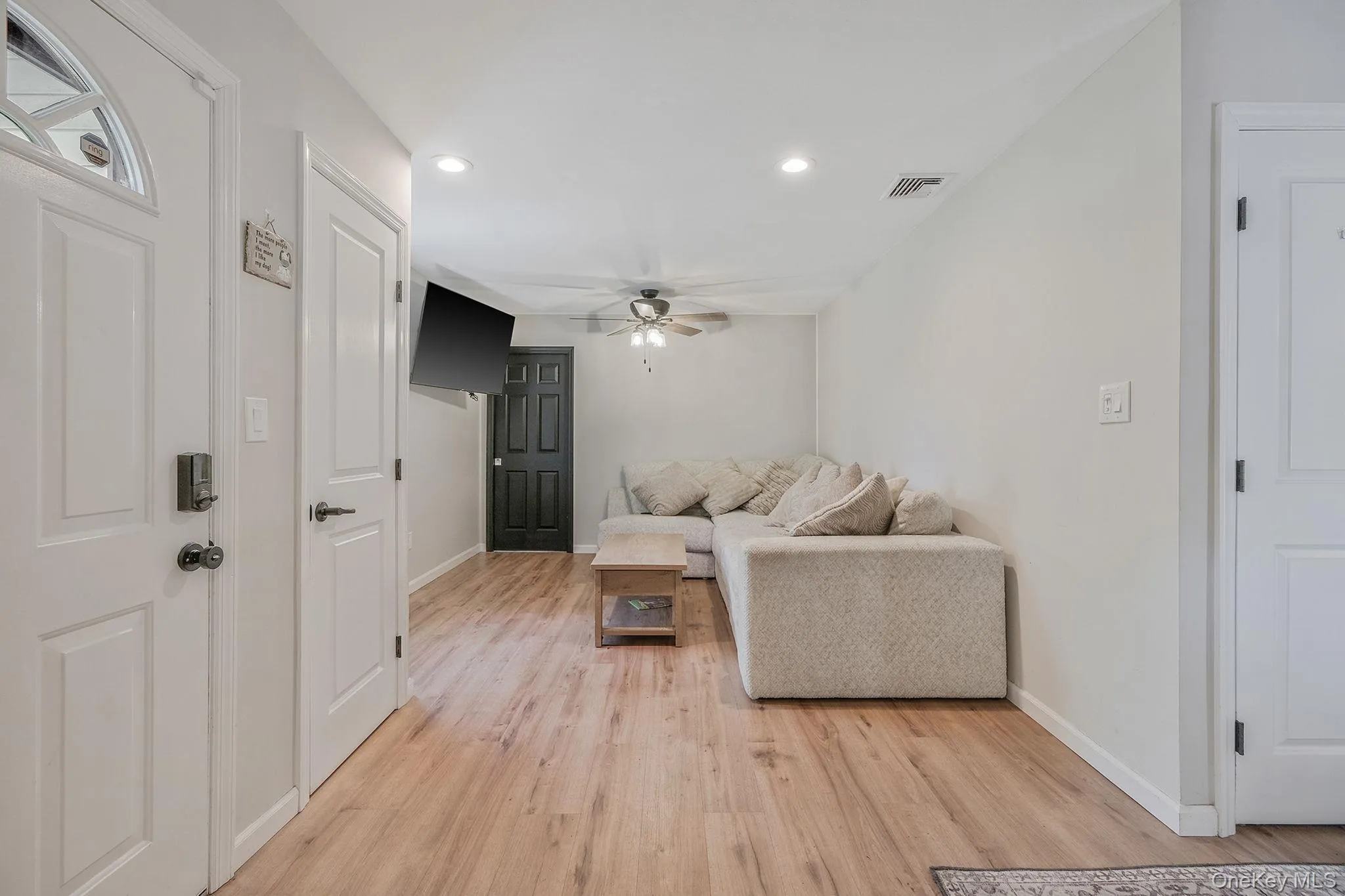 5 Oakwood Avenue, Brookhaven, NY, 3 Bedrooms Bedrooms, 7 Rooms Rooms,1 BathroomBathrooms,Residential,For Rent,Oakwood,0,996020 5 Oakwood Avenue, Brookhaven, NY, 3 Bedrooms Bedrooms, 7 Rooms Rooms,1 BathroomBathrooms,Residential,For Rent,Oakwood,0,996020