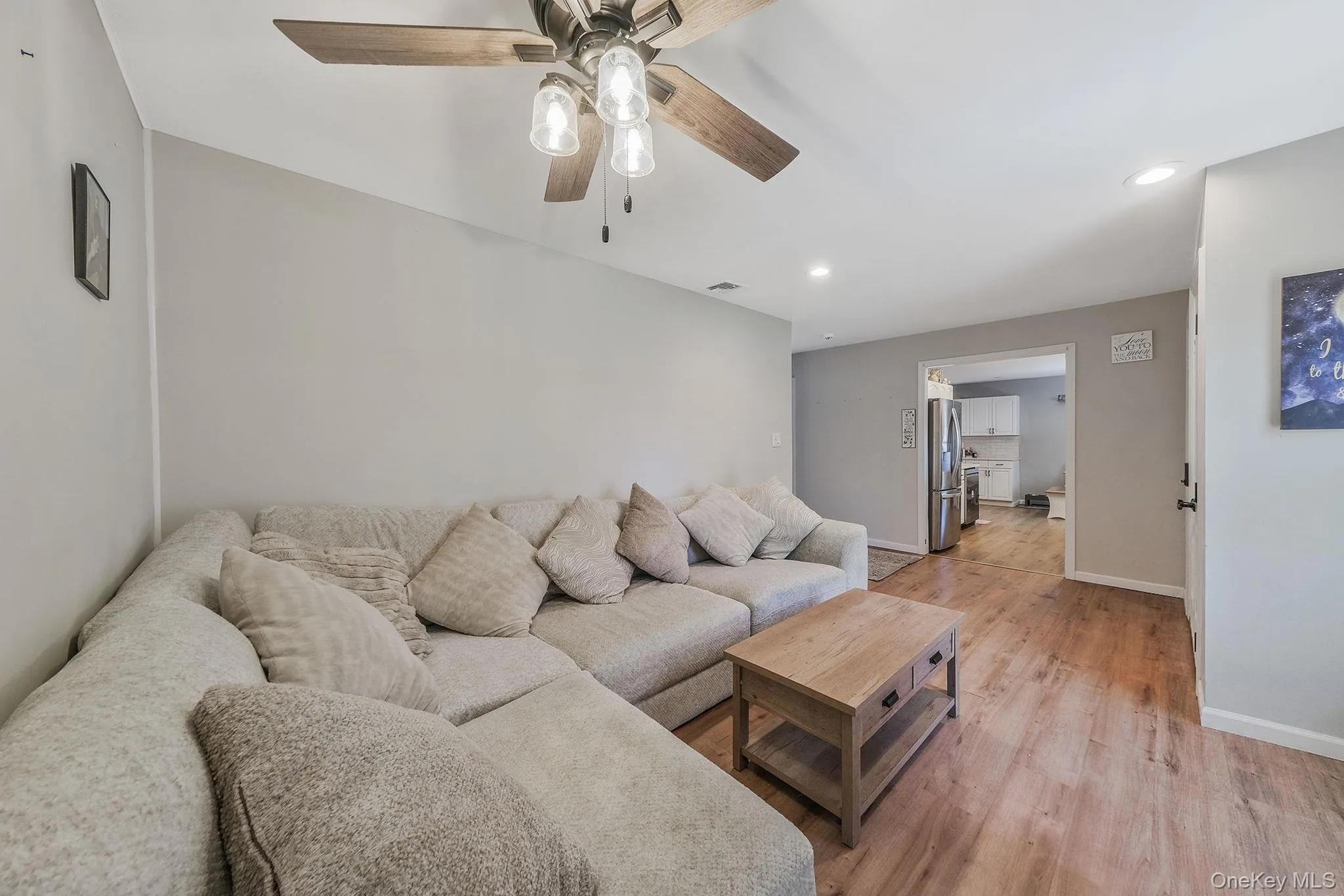 5 Oakwood Avenue, Brookhaven, NY, 3 Bedrooms Bedrooms, 7 Rooms Rooms,1 BathroomBathrooms,Residential,For Rent,Oakwood,0,996020 5 Oakwood Avenue, Brookhaven, NY, 3 Bedrooms Bedrooms, 7 Rooms Rooms,1 BathroomBathrooms,Residential,For Rent,Oakwood,0,996020