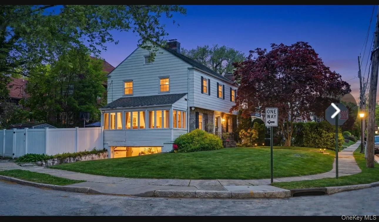 370 Summit Avenue, Mount Vernon, NY, 3 Bedrooms Bedrooms, 10 Rooms Rooms,2 BathroomsBathrooms,Residential,For Rent,Summit,0,996032 370 Summit Avenue, Mount Vernon, NY, 3 Bedrooms Bedrooms, 10 Rooms Rooms,2 BathroomsBathrooms,Residential,For Rent,Summit,0,996032