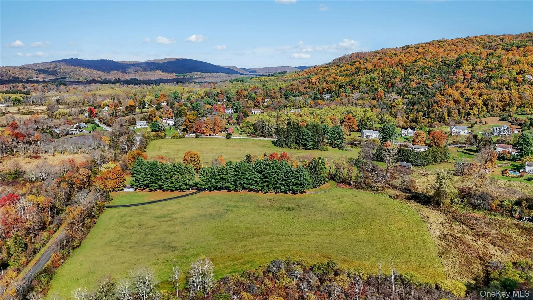 Nothing cookie cutter about this residence or the setting! Nothing cookie cutter about this residence or the setting!