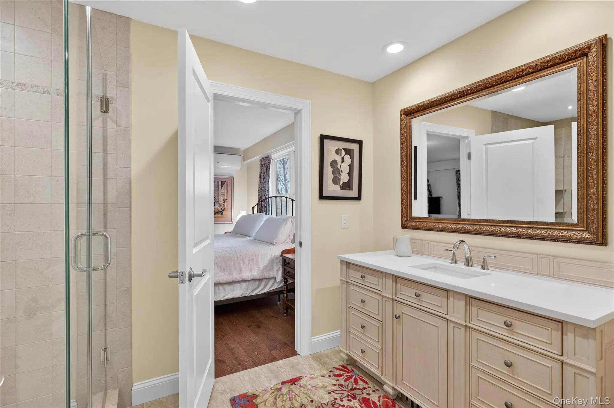 Direct bedroom access. Direct bedroom access.