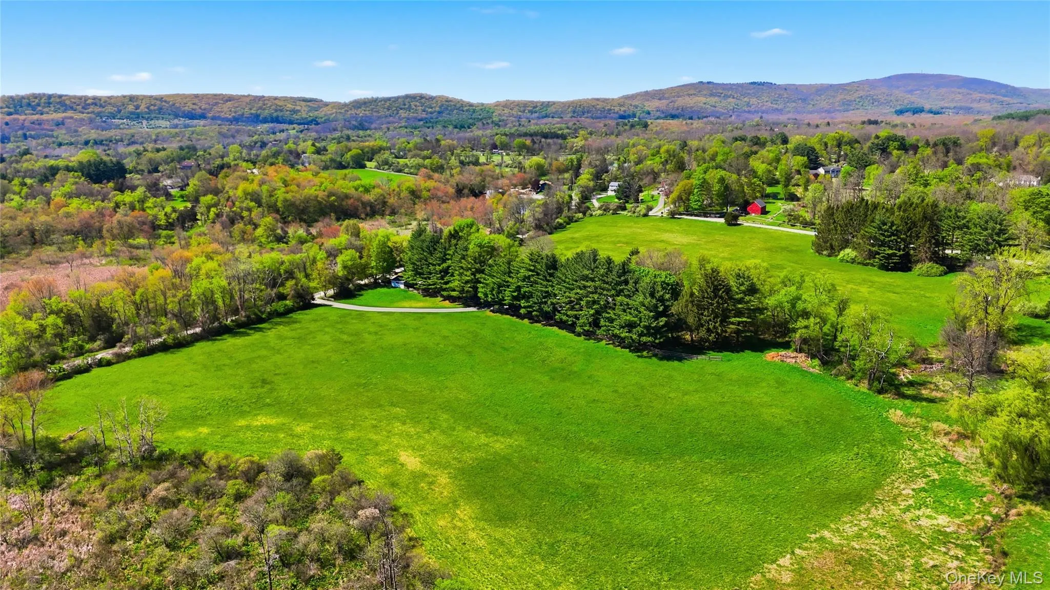 Enjoy both privacy and a big sky open feeling. Enjoy both privacy and a big sky open feeling.