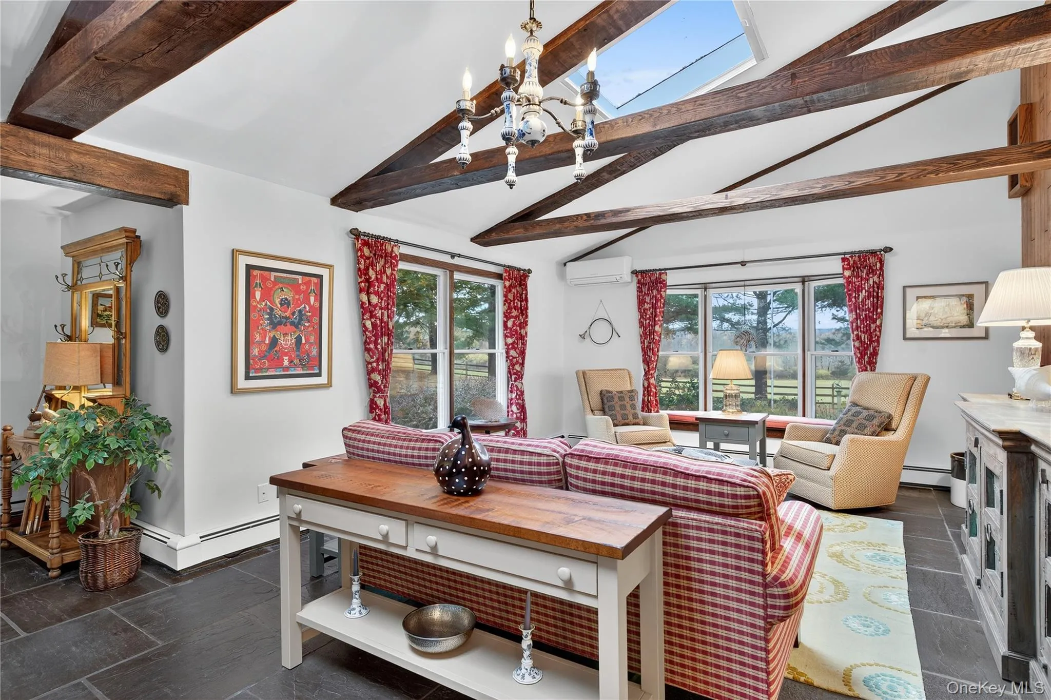 Abundant natural light. Abundant natural light.