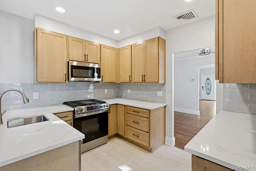 526 Carroll Avenue, Mamaroneck, NY, 3 Bedrooms Bedrooms, 3 Rooms Rooms,2 BathroomsBathrooms,Residential Lease,For Rent,Carroll,0,996051 526 Carroll Avenue, Mamaroneck, NY, 3 Bedrooms Bedrooms, 3 Rooms Rooms,2 BathroomsBathrooms,Residential Lease,For Rent,Carroll,0,996051