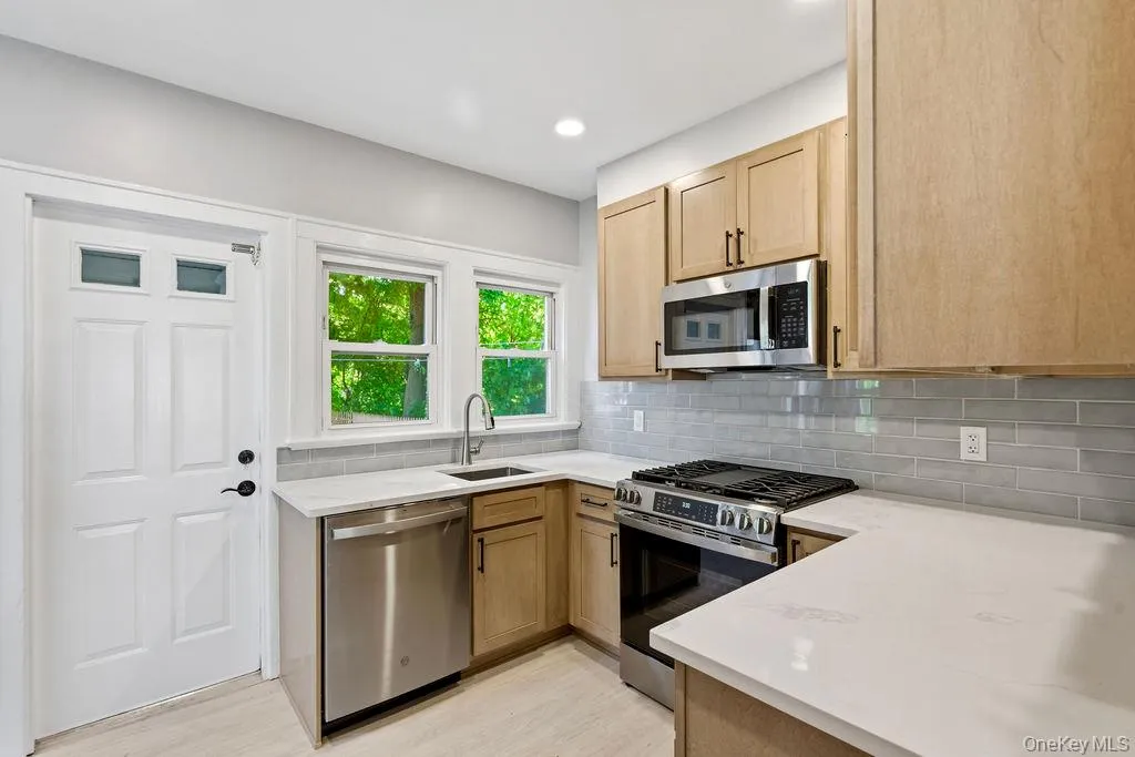 526 Carroll Avenue, Mamaroneck, NY, 3 Bedrooms Bedrooms, 3 Rooms Rooms,2 BathroomsBathrooms,Residential Lease,For Rent,Carroll,0,996051 526 Carroll Avenue, Mamaroneck, NY, 3 Bedrooms Bedrooms, 3 Rooms Rooms,2 BathroomsBathrooms,Residential Lease,For Rent,Carroll,0,996051