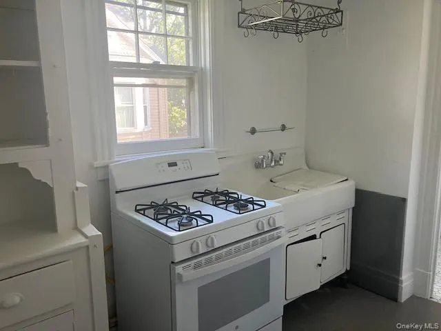 378 Sea Cliff Avenue, Oyster Bay, NY, 1 Bedroom Bedrooms, 4 Room Rooms,1 BathroomBathrooms,Residential Lease,For Rent,Sea Cliff,0,996075 378 Sea Cliff Avenue, Oyster Bay, NY, 1 Bedroom Bedrooms, 4 Room Rooms,1 BathroomBathrooms,Residential Lease,For Rent,Sea Cliff,0,996075