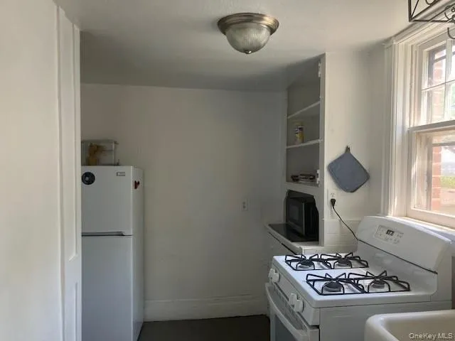 378 Sea Cliff Avenue, Oyster Bay, NY, 1 Bedroom Bedrooms, 4 Rooms Rooms,1 BathroomBathrooms,Residential Lease,For Rent,Sea Cliff,0,996075 378 Sea Cliff Avenue, Oyster Bay, NY, 1 Bedroom Bedrooms, 4 Rooms Rooms,1 BathroomBathrooms,Residential Lease,For Rent,Sea Cliff,0,996075