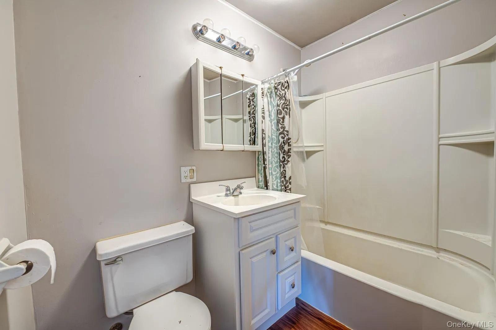 410 3rd Avenue, Huntington, NY, 3 Bedrooms Bedrooms, 5 Rooms Rooms,2 BathroomsBathrooms,Residential,For Rent,3rd,0,996076 410 3rd Avenue, Huntington, NY, 3 Bedrooms Bedrooms, 5 Rooms Rooms,2 BathroomsBathrooms,Residential,For Rent,3rd,0,996076