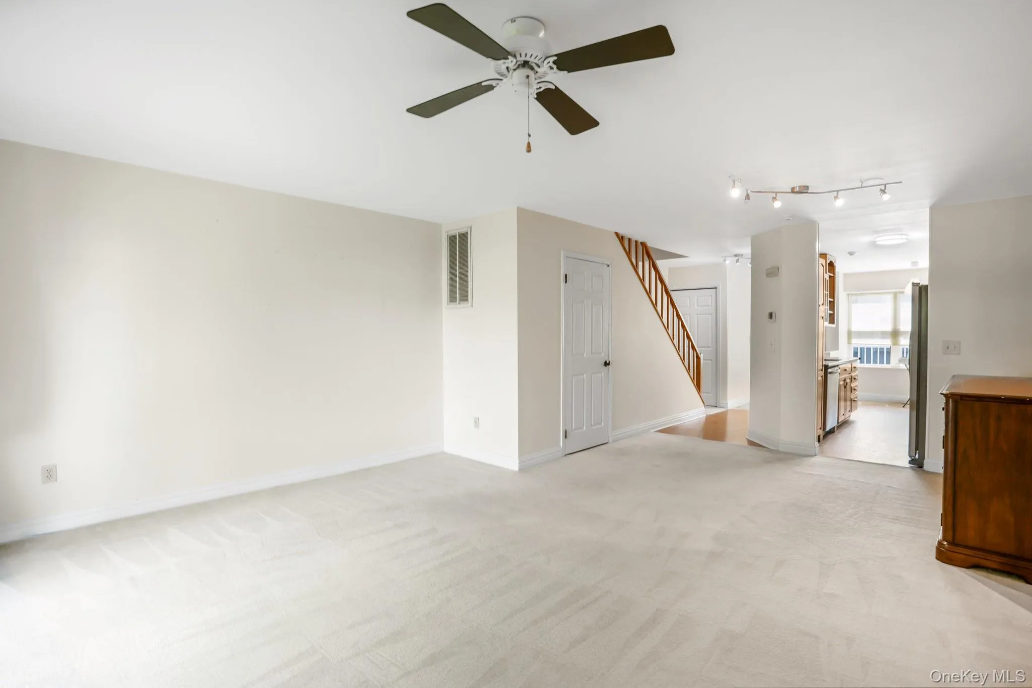113 Leeward Lane, Brookhaven, NY, 2 Bedrooms Bedrooms, 5 Rooms Rooms,2 BathroomsBathrooms,Residential Lease,For Rent,Leeward,0,996094 113 Leeward Lane, Brookhaven, NY, 2 Bedrooms Bedrooms, 5 Rooms Rooms,2 BathroomsBathrooms,Residential Lease,For Rent,Leeward,0,996094