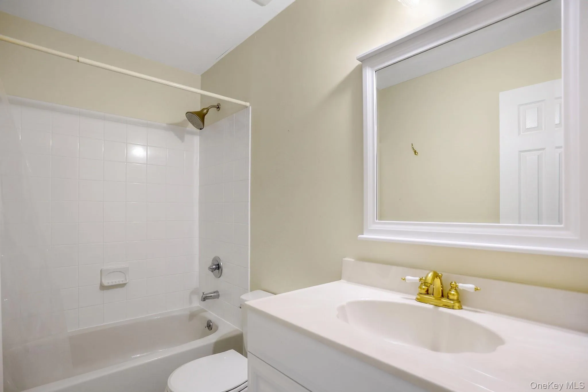 113 Leeward Lane, Brookhaven, NY, 2 Bedrooms Bedrooms, 5 Rooms Rooms,2 BathroomsBathrooms,Residential Lease,For Rent,Leeward,0,996094 113 Leeward Lane, Brookhaven, NY, 2 Bedrooms Bedrooms, 5 Rooms Rooms,2 BathroomsBathrooms,Residential Lease,For Rent,Leeward,0,996094