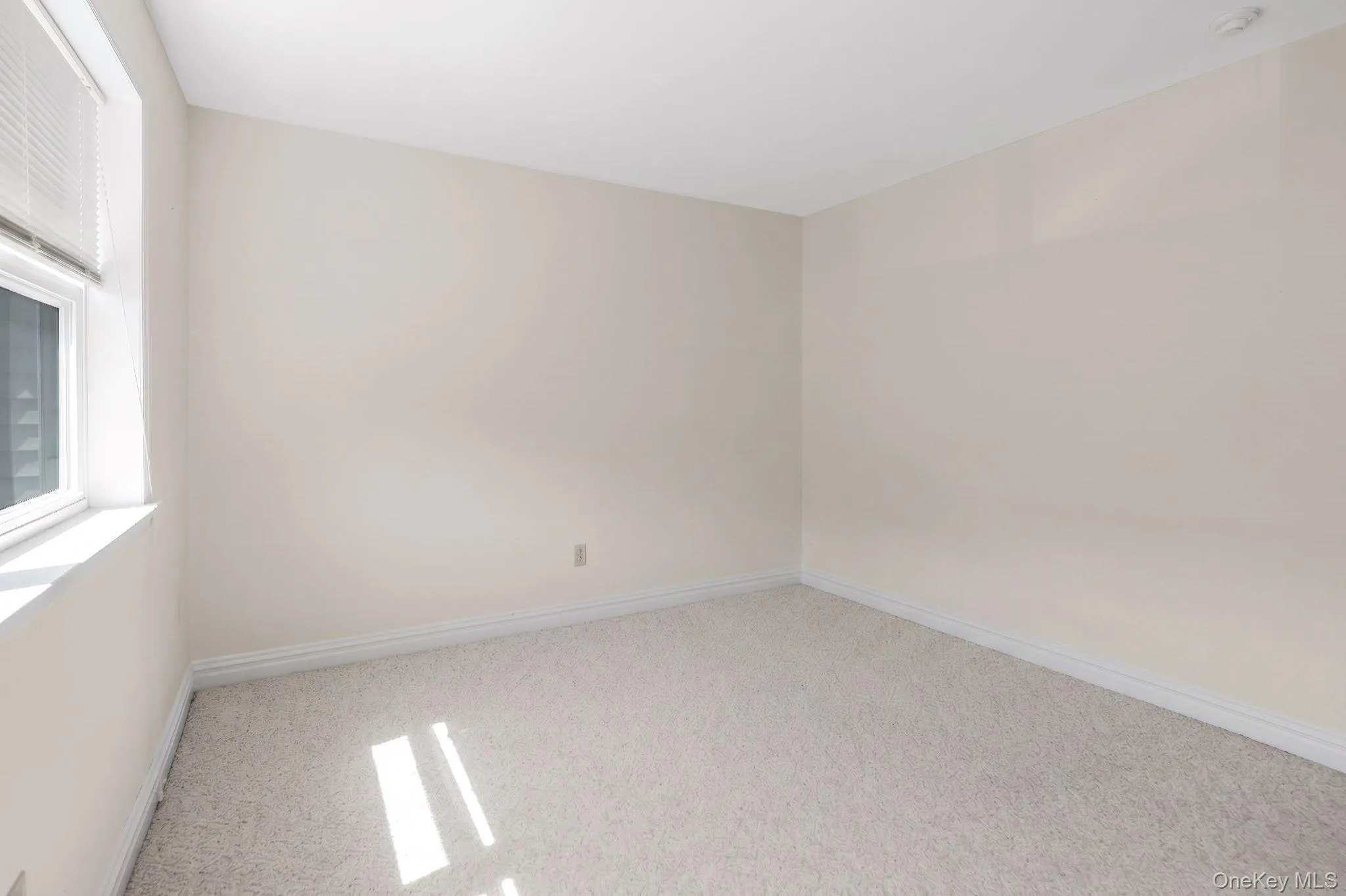113 Leeward Lane, Brookhaven, NY, 2 Bedrooms Bedrooms, 5 Rooms Rooms,2 BathroomsBathrooms,Residential Lease,For Rent,Leeward,0,996094 113 Leeward Lane, Brookhaven, NY, 2 Bedrooms Bedrooms, 5 Rooms Rooms,2 BathroomsBathrooms,Residential Lease,For Rent,Leeward,0,996094