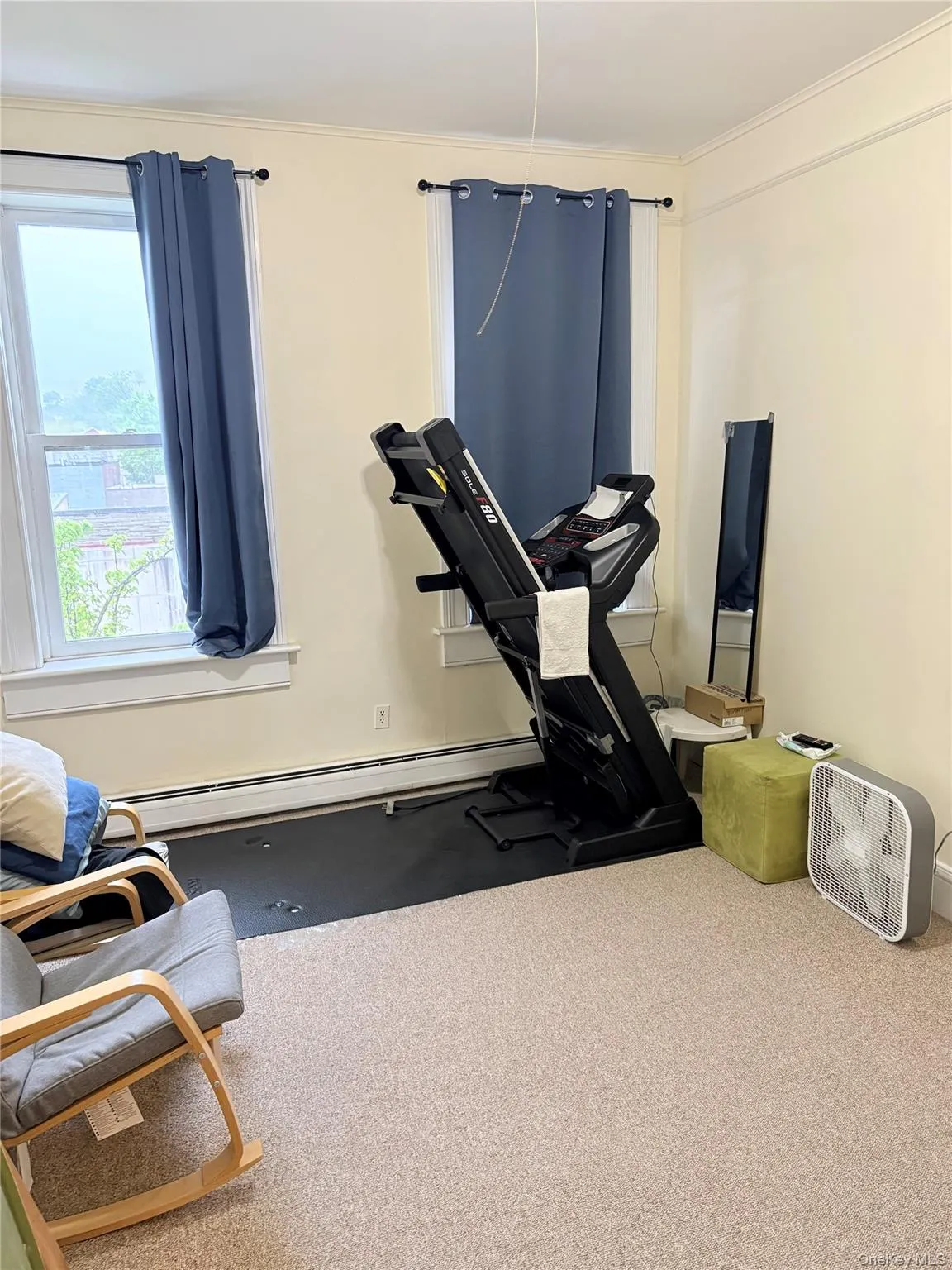 2nd bedroom or den toward street.Walk-in closet is a good size. 2nd bedroom or den toward street.Walk-in closet is a good size.