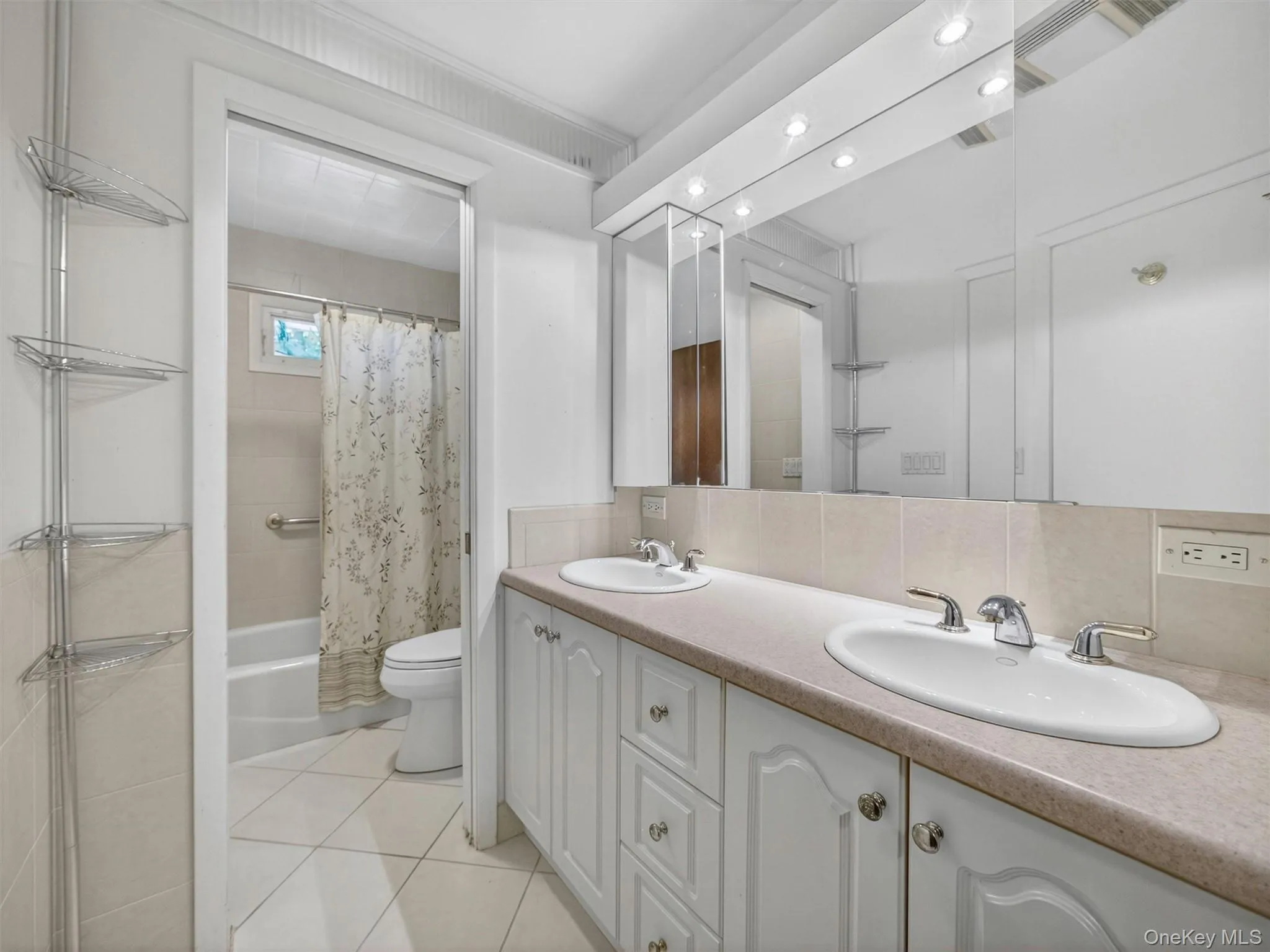 18 Mark Lane, Clarkstown, NY, 3 Bedrooms Bedrooms, 10 Rooms Rooms,2 BathroomsBathrooms,Residential,For Rent,Mark,0,996113 18 Mark Lane, Clarkstown, NY, 3 Bedrooms Bedrooms, 10 Rooms Rooms,2 BathroomsBathrooms,Residential,For Rent,Mark,0,996113