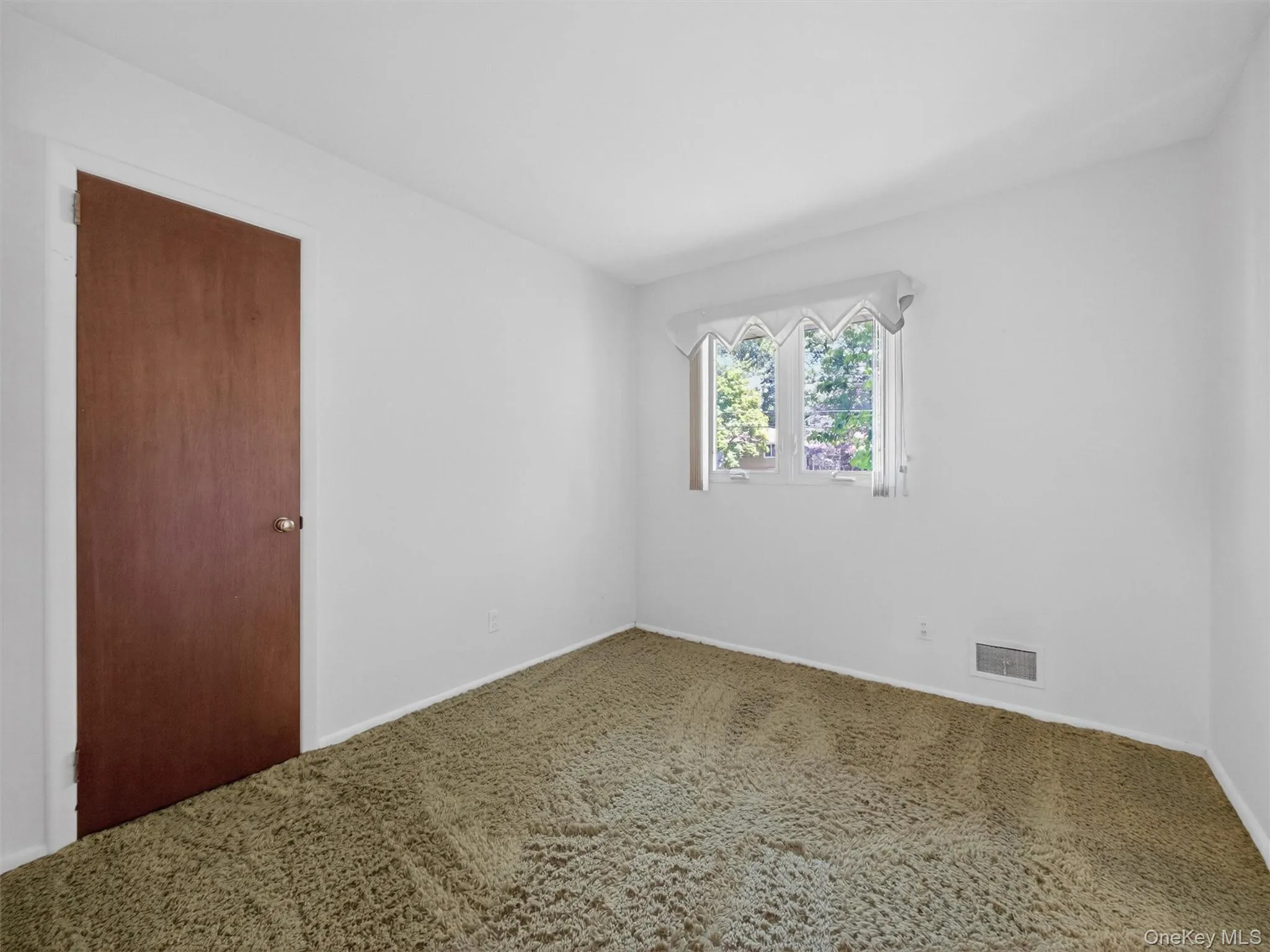 18 Mark Lane, Clarkstown, NY, 3 Bedrooms Bedrooms, 10 Rooms Rooms,2 BathroomsBathrooms,Residential,For Rent,Mark,0,996113 18 Mark Lane, Clarkstown, NY, 3 Bedrooms Bedrooms, 10 Rooms Rooms,2 BathroomsBathrooms,Residential,For Rent,Mark,0,996113