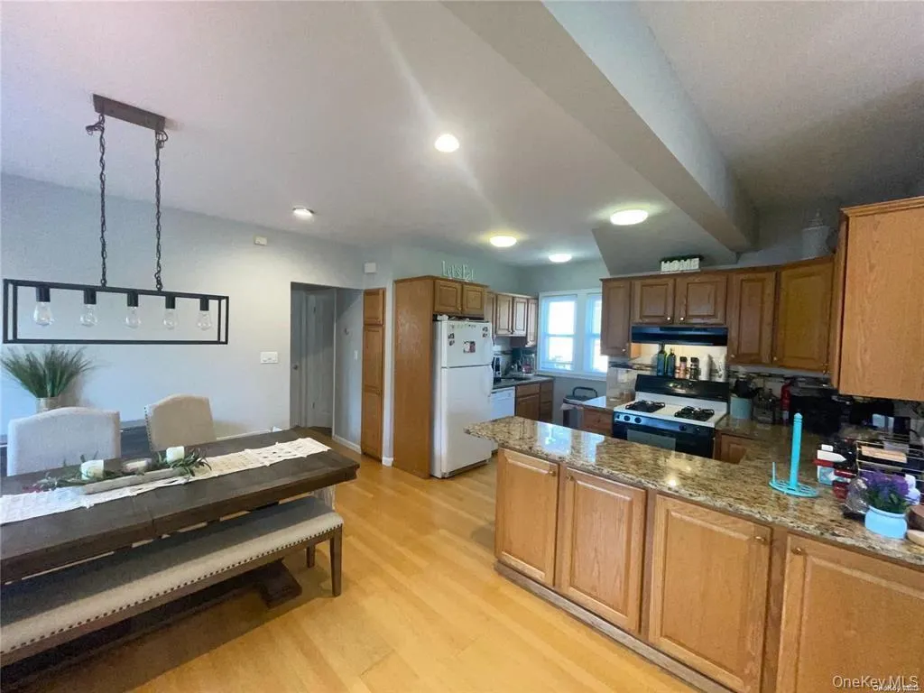 56 State Street, Hempstead, NY, 2 Bedrooms Bedrooms, 4 Rooms Rooms,1 BathroomBathrooms,Residential Lease,For Rent,State,0,996122 56 State Street, Hempstead, NY, 2 Bedrooms Bedrooms, 4 Rooms Rooms,1 BathroomBathrooms,Residential Lease,For Rent,State,0,996122