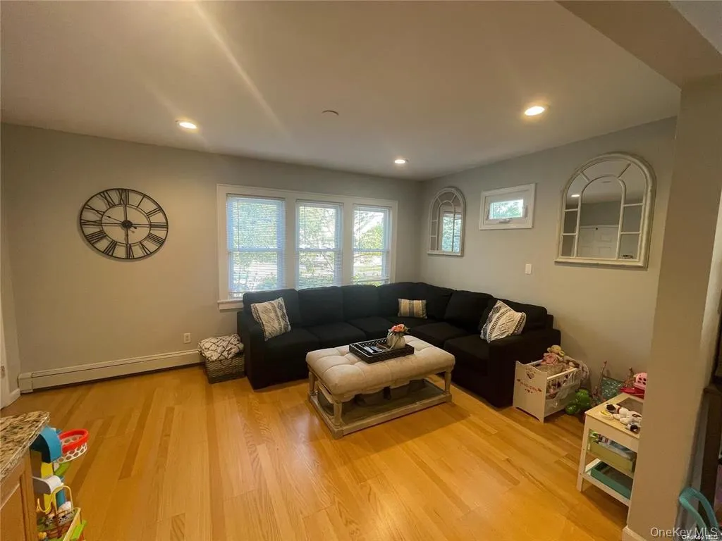 56 State Street, Hempstead, NY, 2 Bedrooms Bedrooms, 4 Rooms Rooms,1 BathroomBathrooms,Residential Lease,For Rent,State,0,996122 56 State Street, Hempstead, NY, 2 Bedrooms Bedrooms, 4 Rooms Rooms,1 BathroomBathrooms,Residential Lease,For Rent,State,0,996122