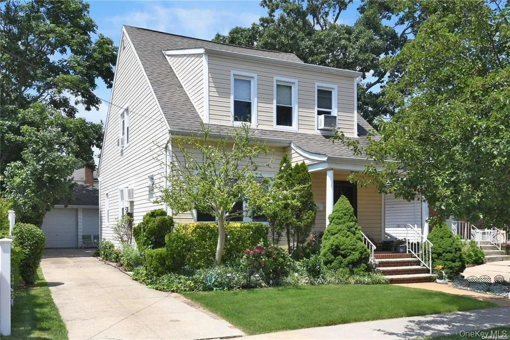 56 State Street, Hempstead, NY, 2 Bedrooms Bedrooms, 4 Rooms Rooms,1 BathroomBathrooms,Residential Lease,For Rent,State,0,996122 56 State Street, Hempstead, NY, 2 Bedrooms Bedrooms, 4 Rooms Rooms,1 BathroomBathrooms,Residential Lease,For Rent,State,0,996122