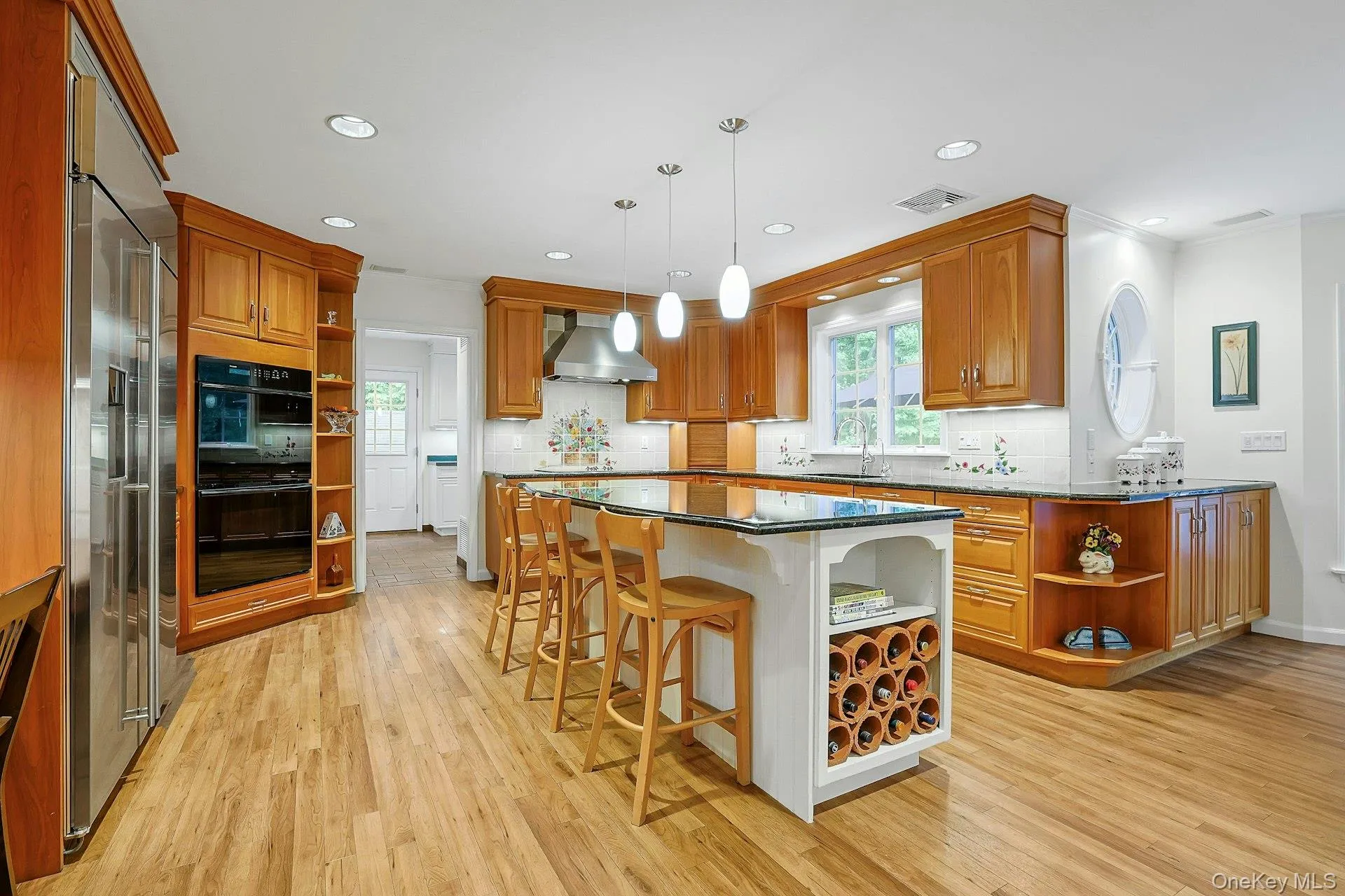 Large light filled eat in kitchen Large light filled eat in kitchen