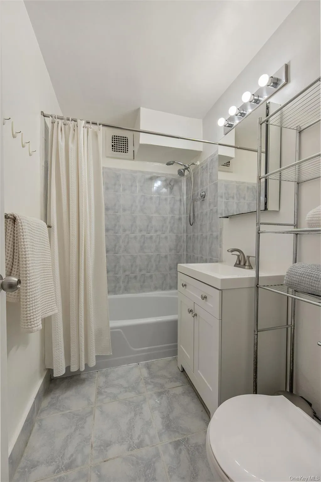 415 Argyle Road, New York, NY, 1 Bedroom Bedrooms, 3 Rooms Rooms,1 BathroomBathrooms,Residential Lease,For Rent,Argyle,0,996147 415 Argyle Road, New York, NY, 1 Bedroom Bedrooms, 3 Rooms Rooms,1 BathroomBathrooms,Residential Lease,For Rent,Argyle,0,996147