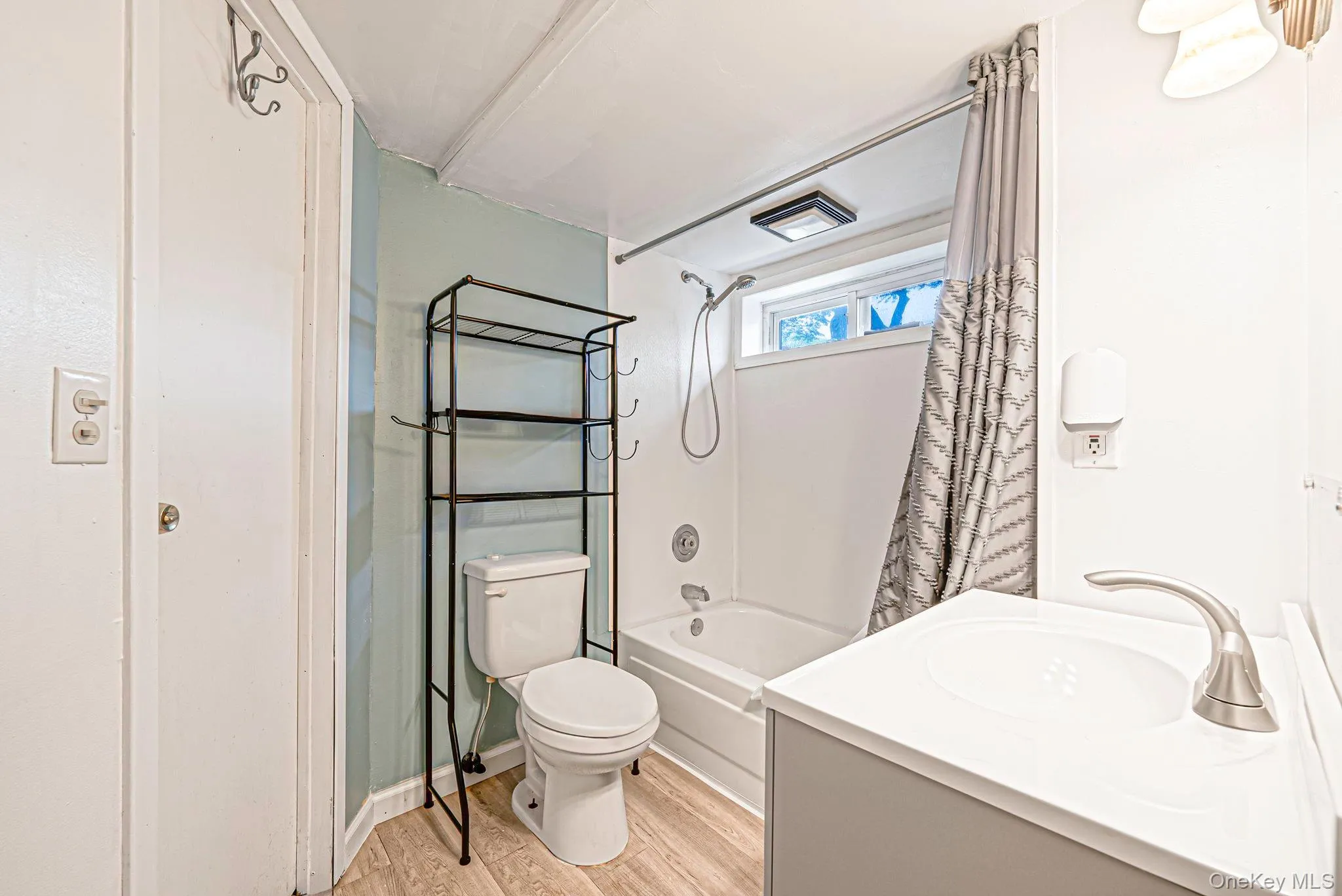 111 Chapel Hill Drive, Islip, NY, 4 Bedrooms Bedrooms, 9 Rooms Rooms,3 BathroomsBathrooms,Residential,For Rent,Chapel Hill,0,996148 111 Chapel Hill Drive, Islip, NY, 4 Bedrooms Bedrooms, 9 Rooms Rooms,3 BathroomsBathrooms,Residential,For Rent,Chapel Hill,0,996148