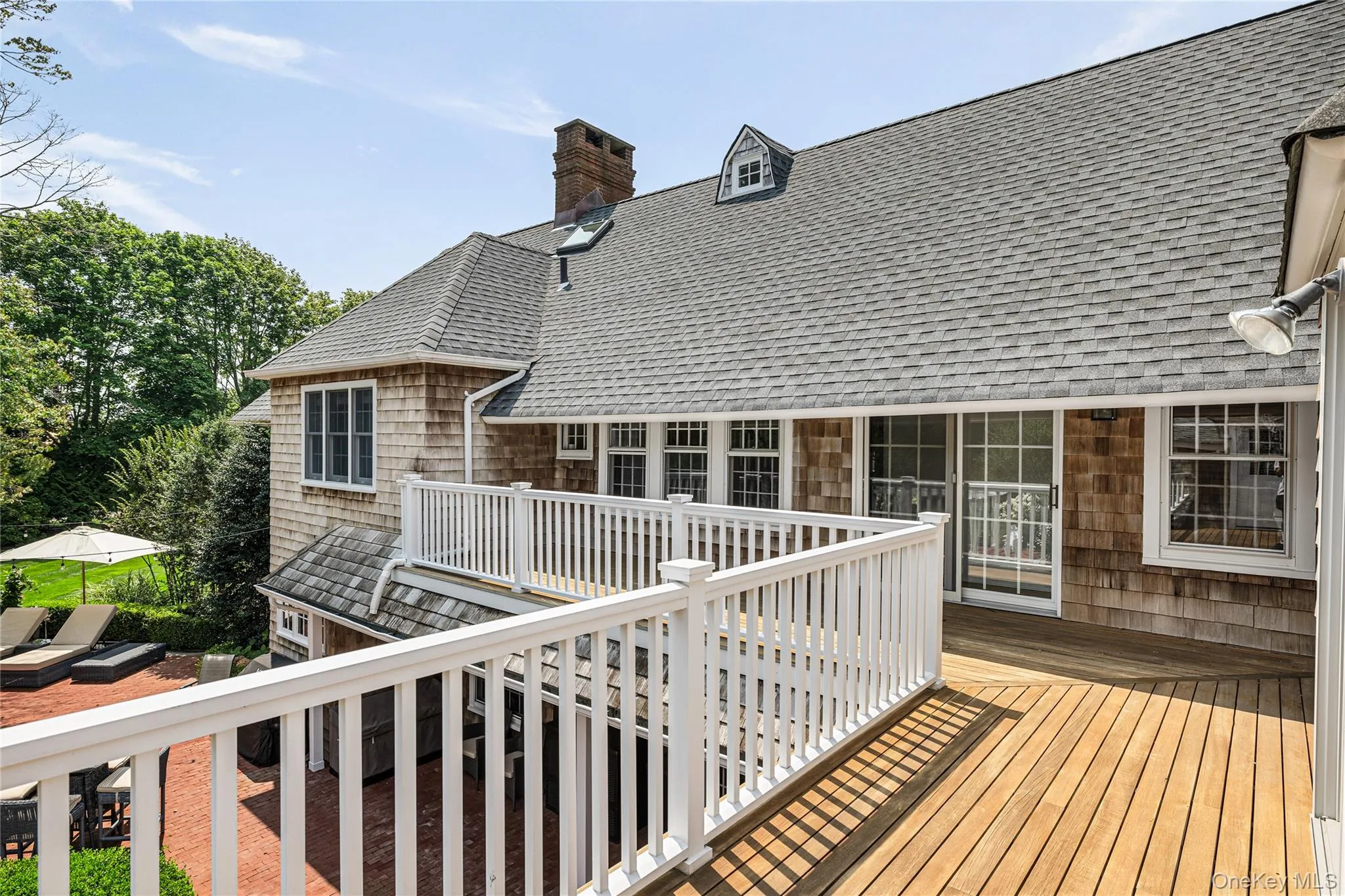 connects private guest quarters