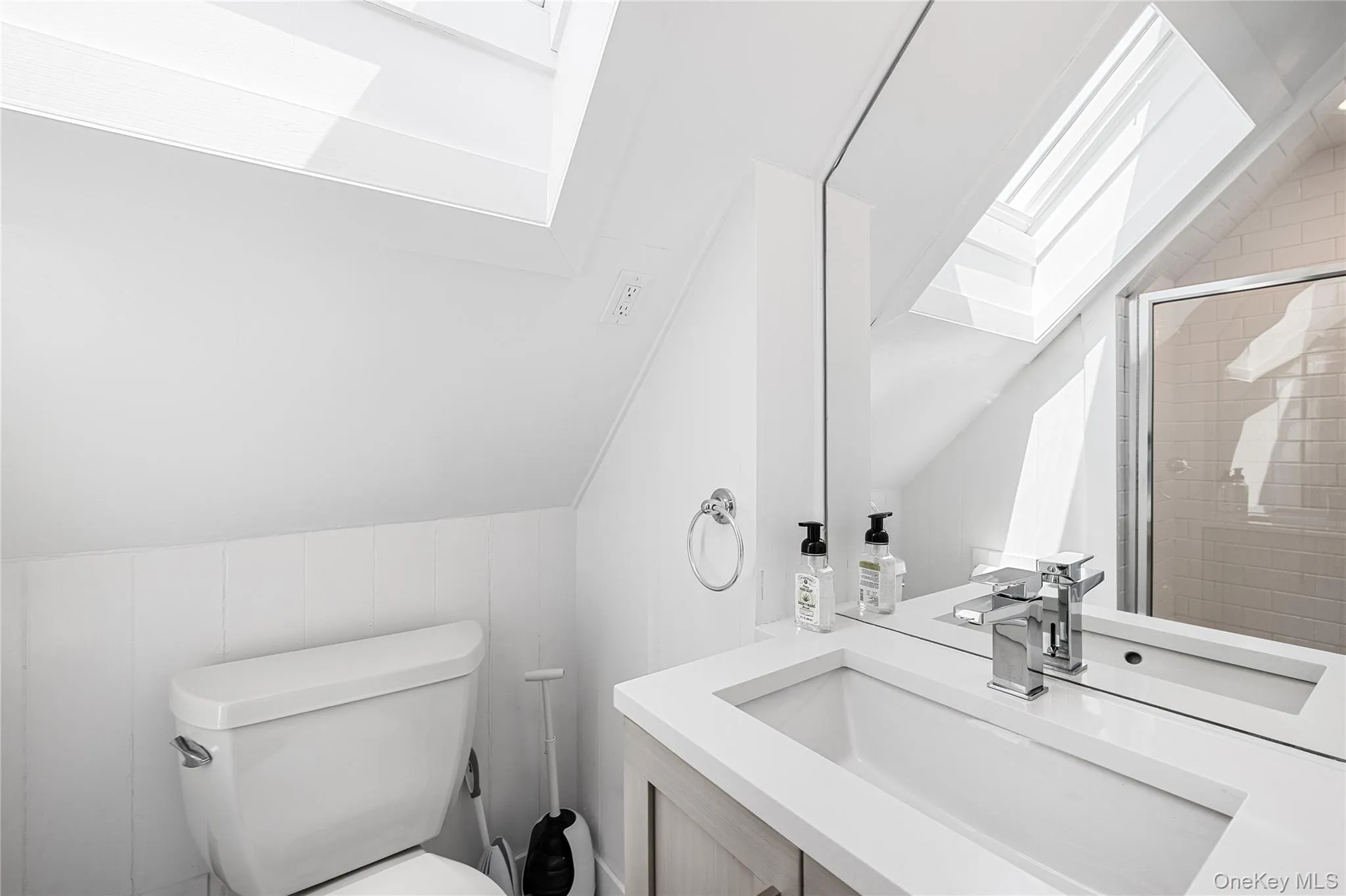 third floor bath shared by 2 bedrooms.